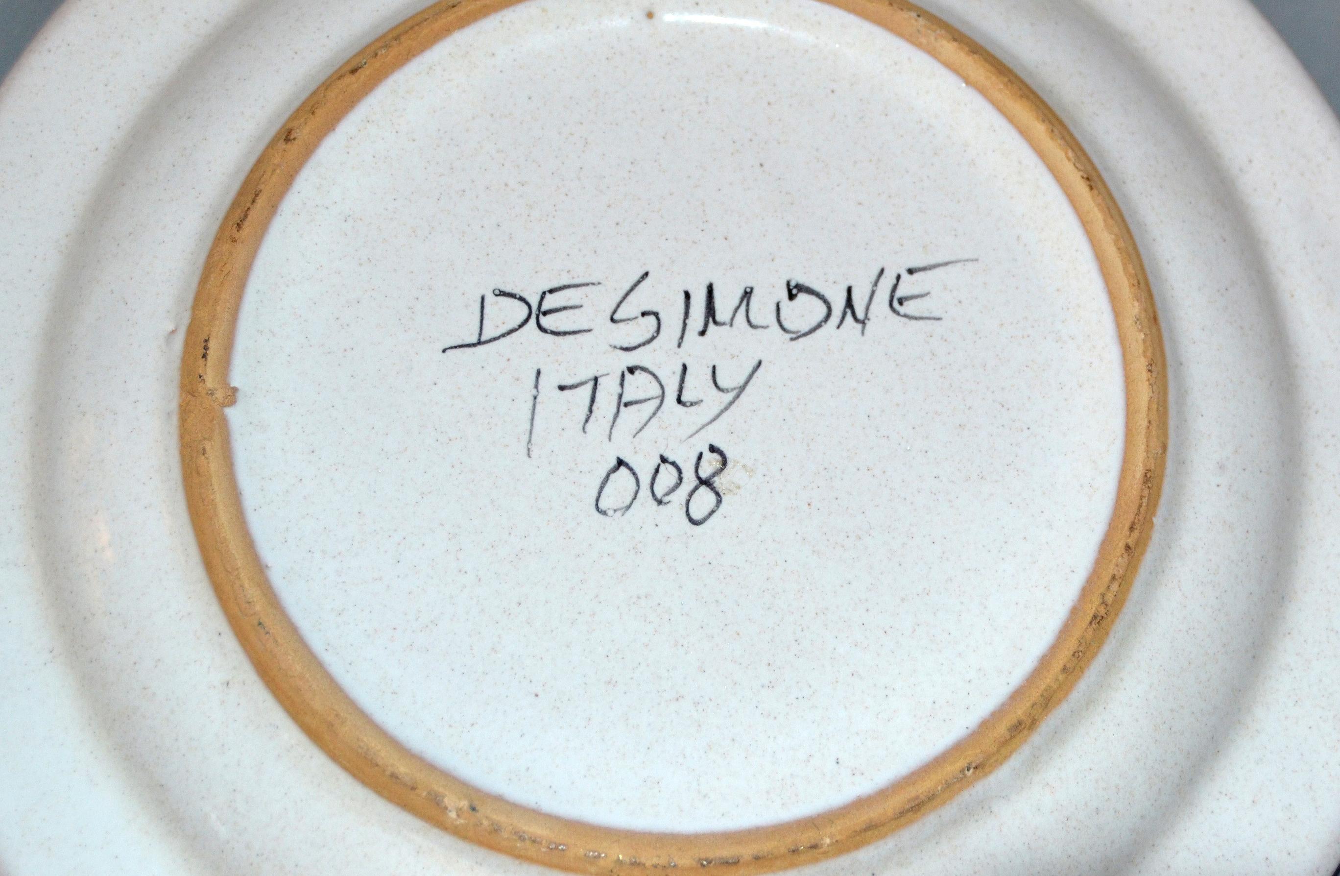 Italienische handbemalte Desimone-Keramik, runder Dekoteller, Fischerhandwerk, Netzguss (Glasiert) im Angebot