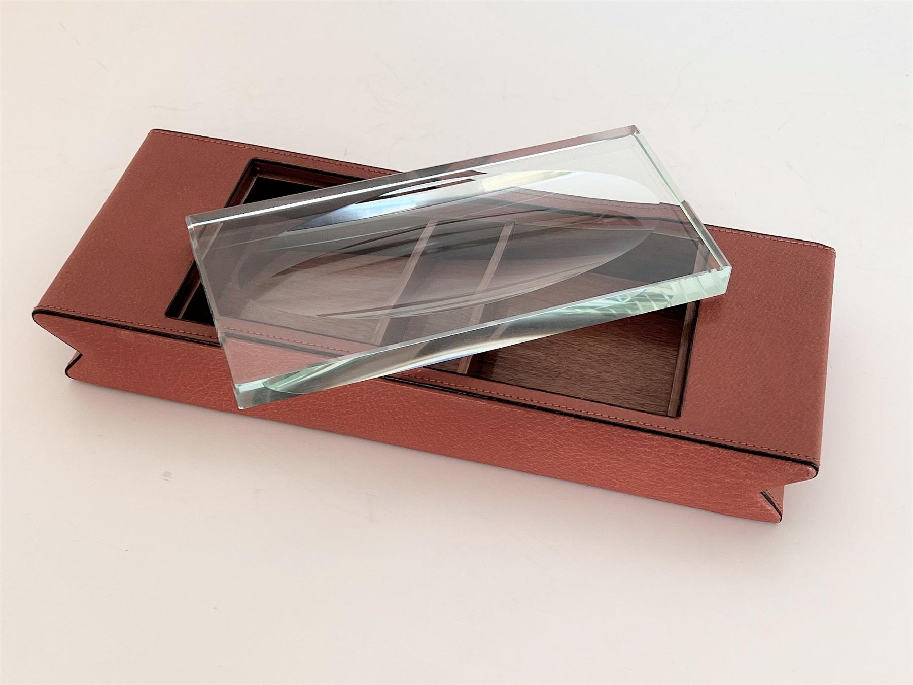 Italienische Schreibtischbox aus Leder und geschliffenem Glas, 1970er Jahre im Angebot 4