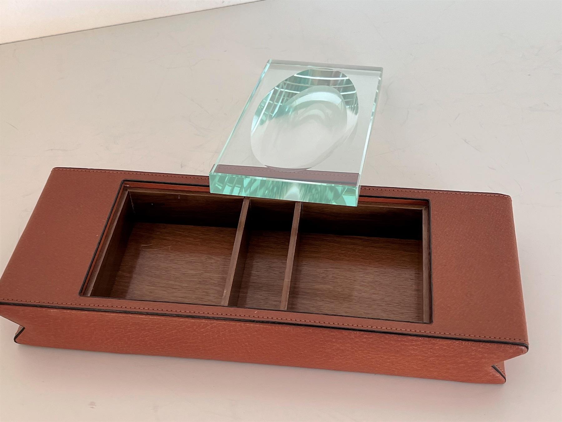 Italienische Schreibtischbox aus Leder und geschliffenem Glas, 1970er Jahre im Angebot 5