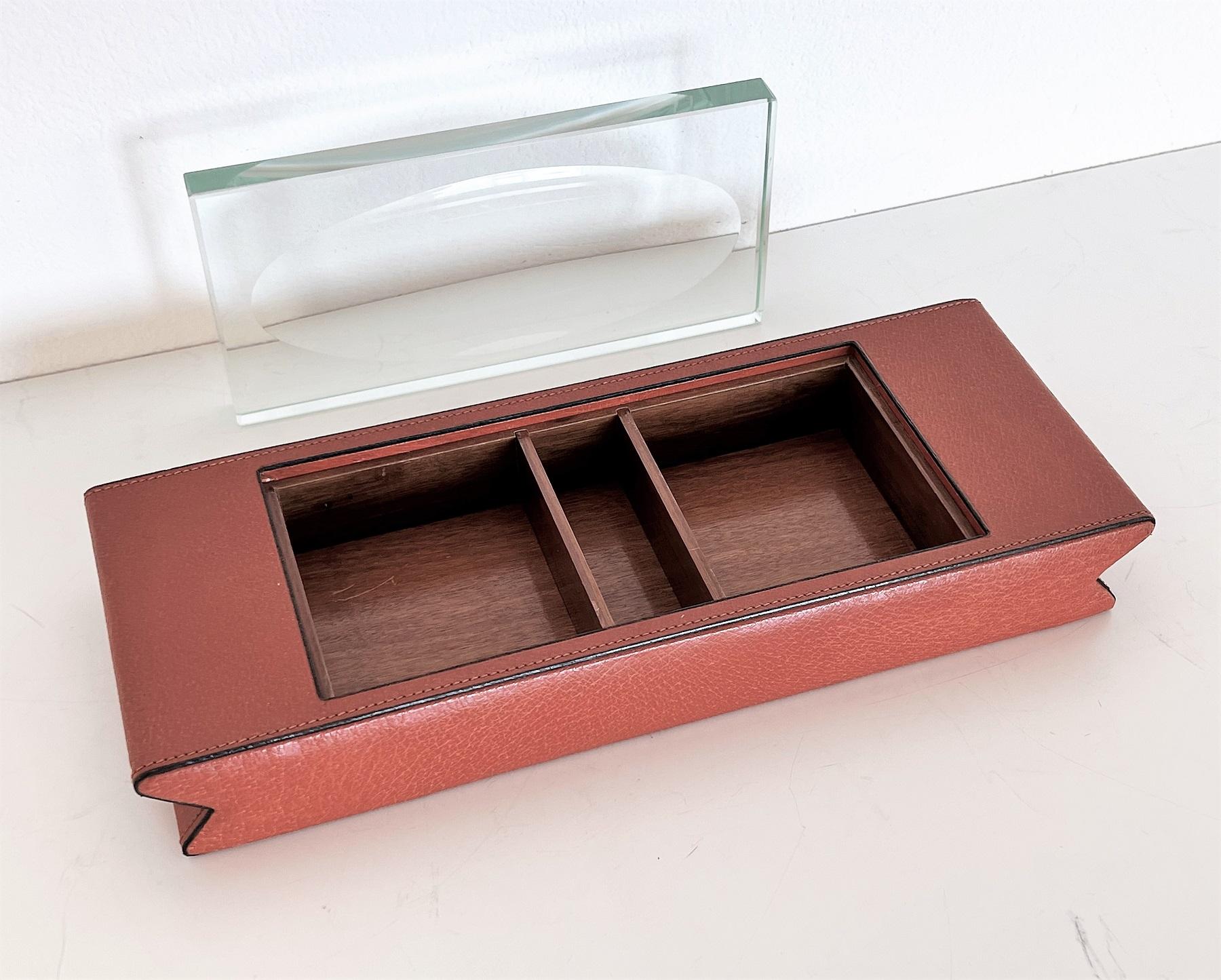 Boîte de bureau italienne en cuir et verre taillé, 1970 en vente 5