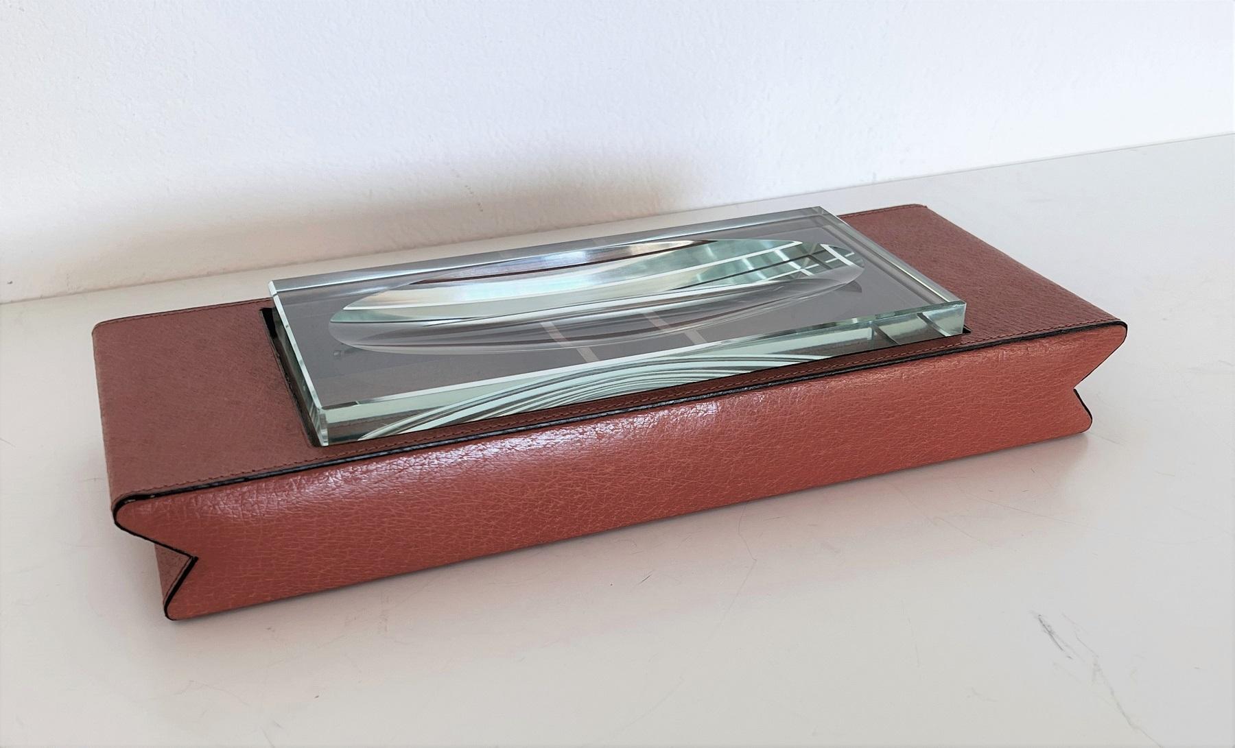 Italienische Schreibtischbox aus Leder und geschliffenem Glas, 1970er Jahre (Handgefertigt) im Angebot
