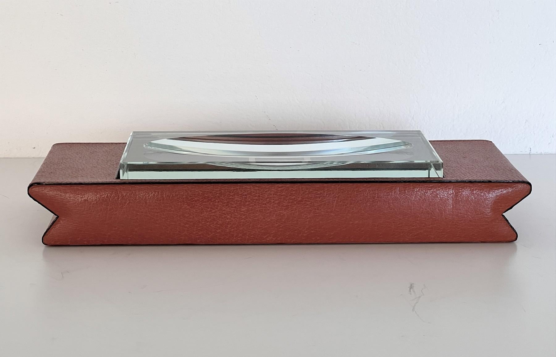 Italienische Schreibtischbox aus Leder und geschliffenem Glas, 1970er Jahre im Zustand „Gut“ im Angebot in Morazzone, Varese