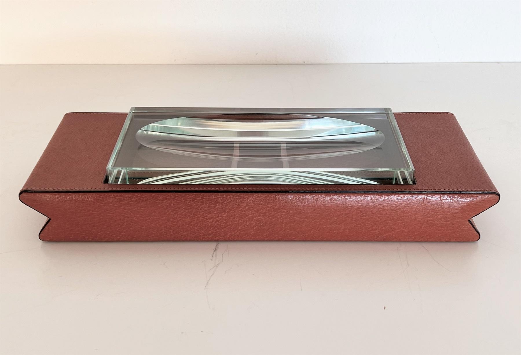 Italienische Schreibtischbox aus Leder und geschliffenem Glas, 1970er Jahre im Angebot 1