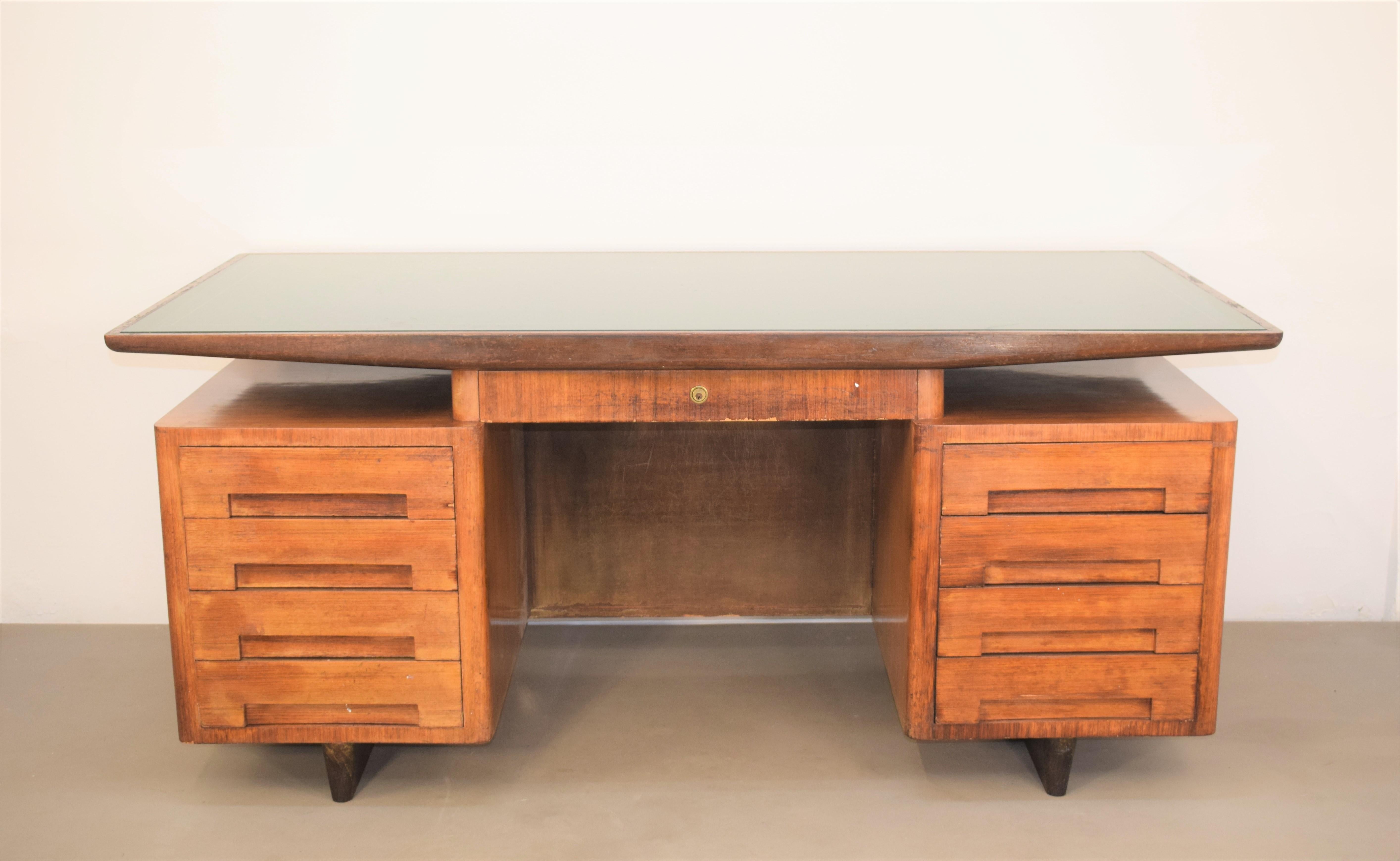 Italian desk by Gio Ponti attributed, 1950s.

Dimensions: H= 78 cm; W= 180 cm; D= 85 cm.