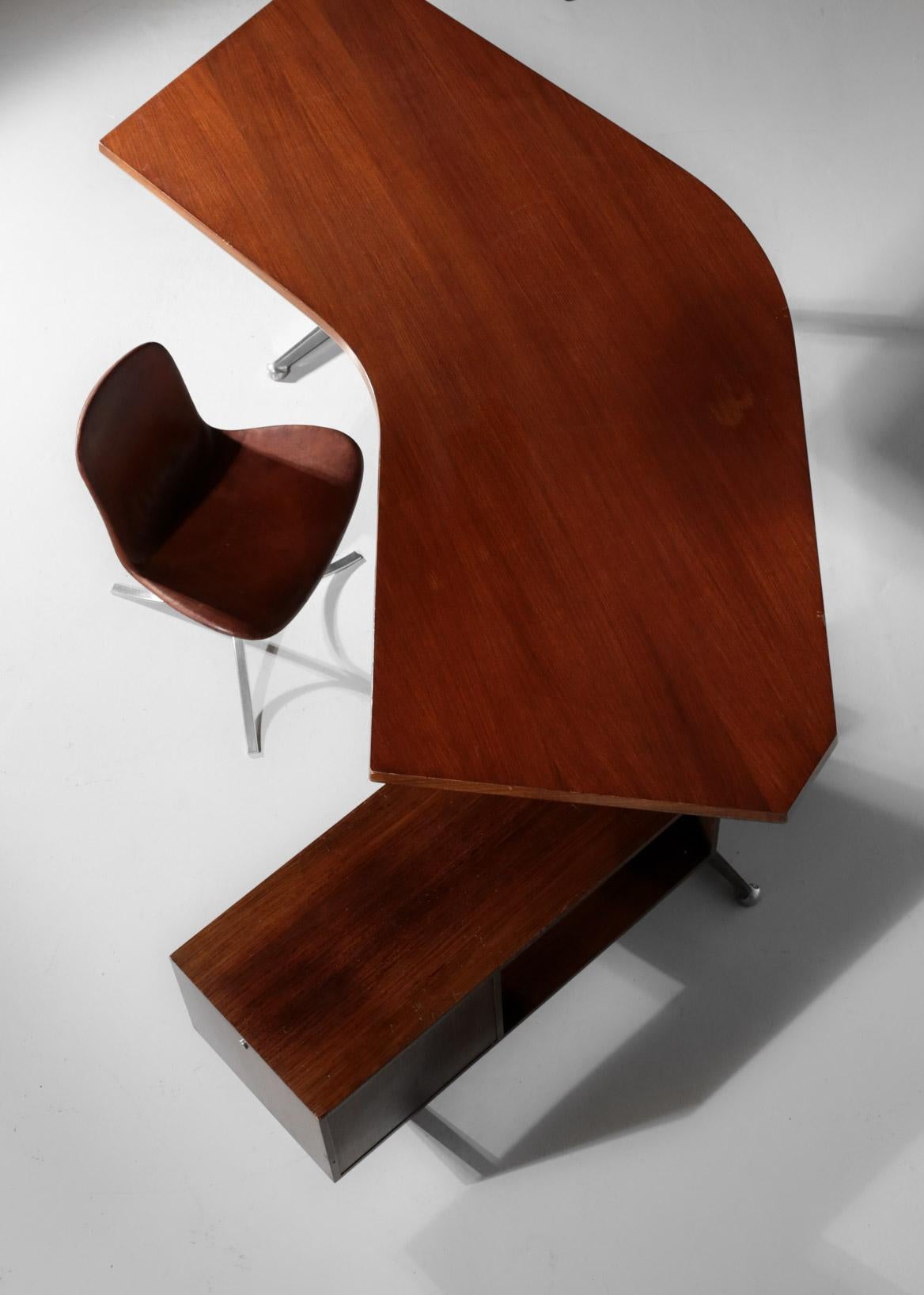 Italian Desk by Osvaldo Borsani for Tecno Midcentury Design T96 Boomerang 1950s 1
