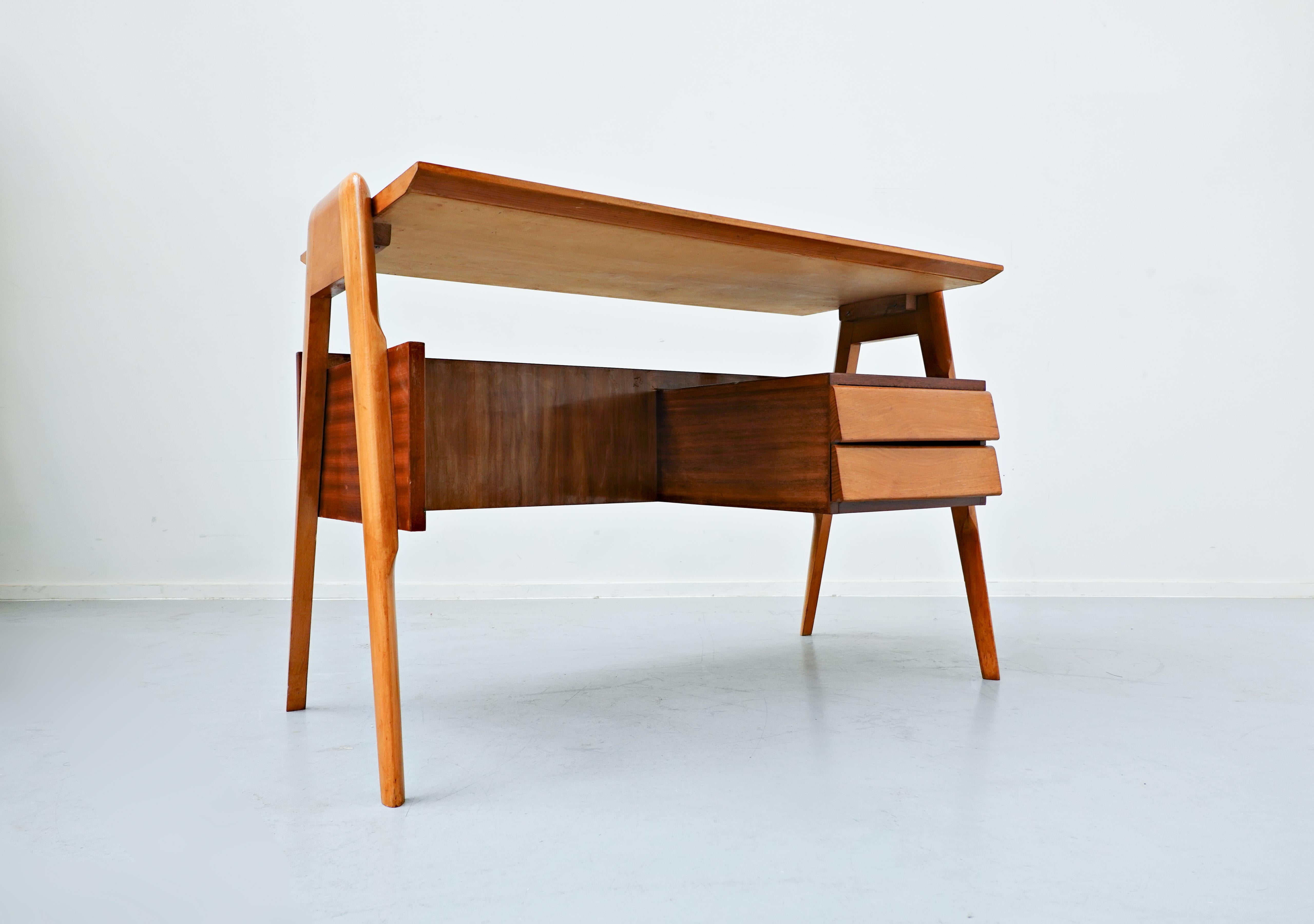 Mid-Century Modern Italian Desk by Vittorio Dassi, 1950s In Good Condition In Brussels, BE