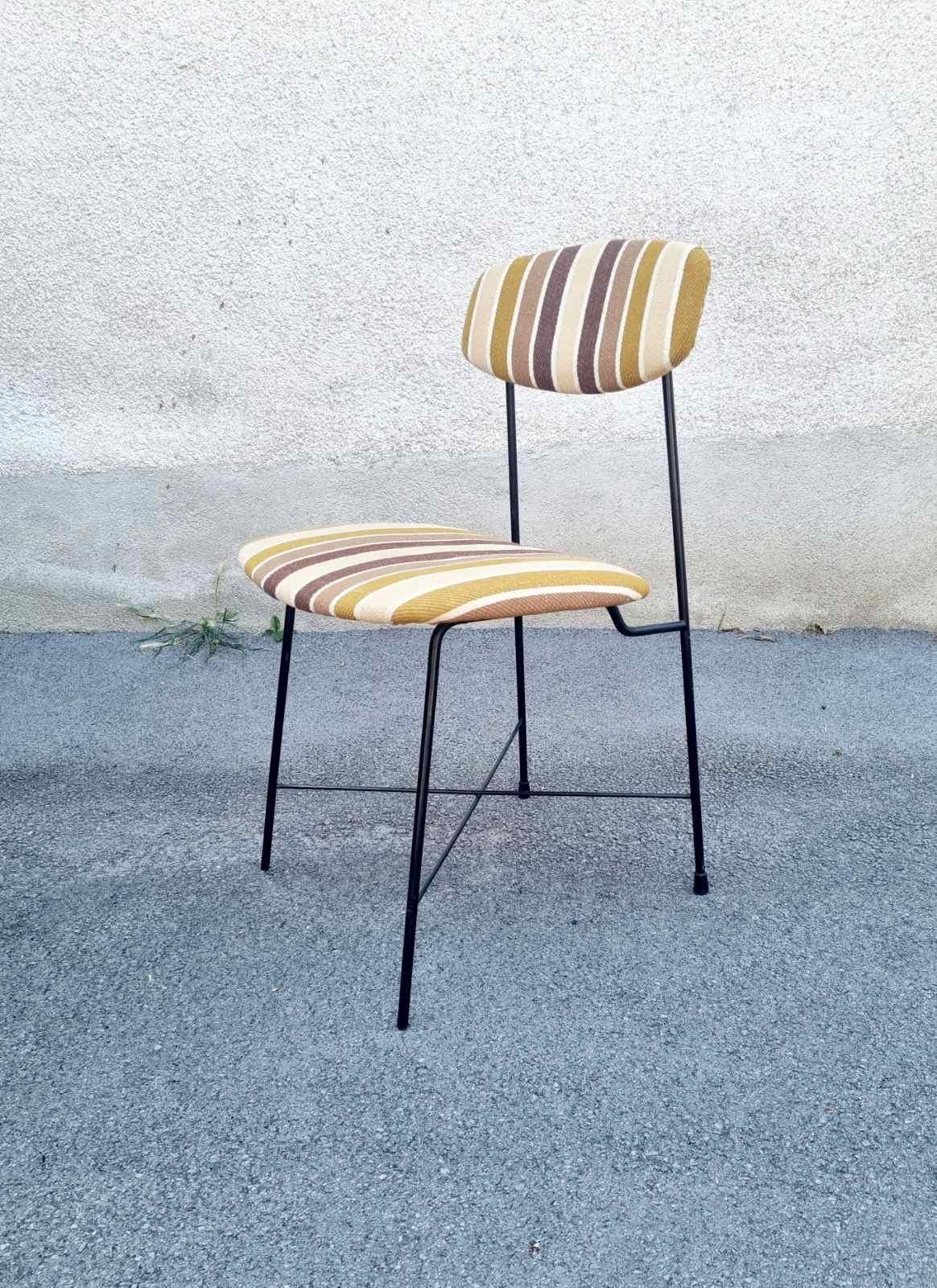 Chaise de bureau Mid Century conçue par George Coslin et produite par Faram Furniture en Italie, années 1950. 

Bibliographie
