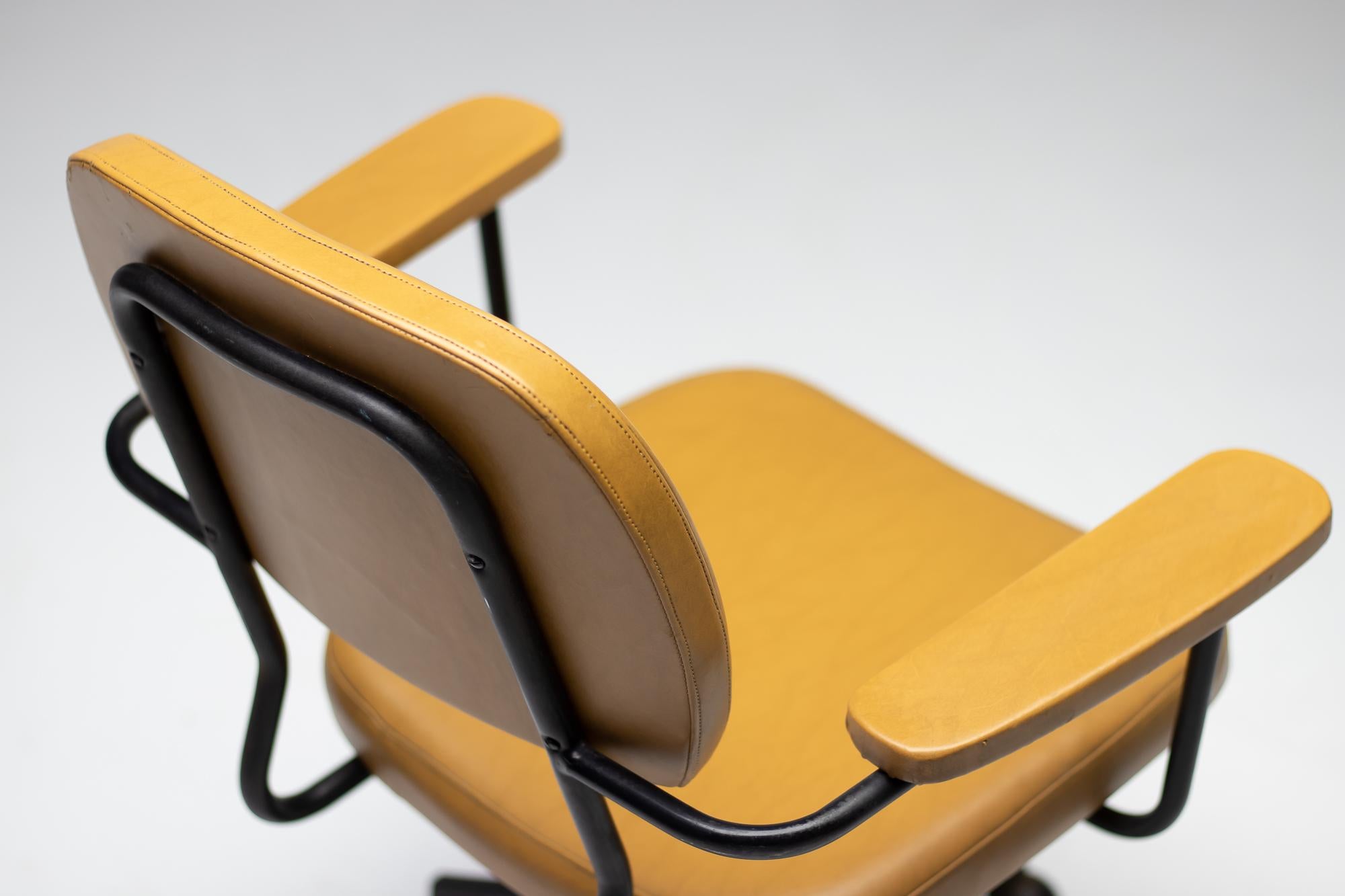 Italian Desk Chair In Good Condition In Dronten, NL
