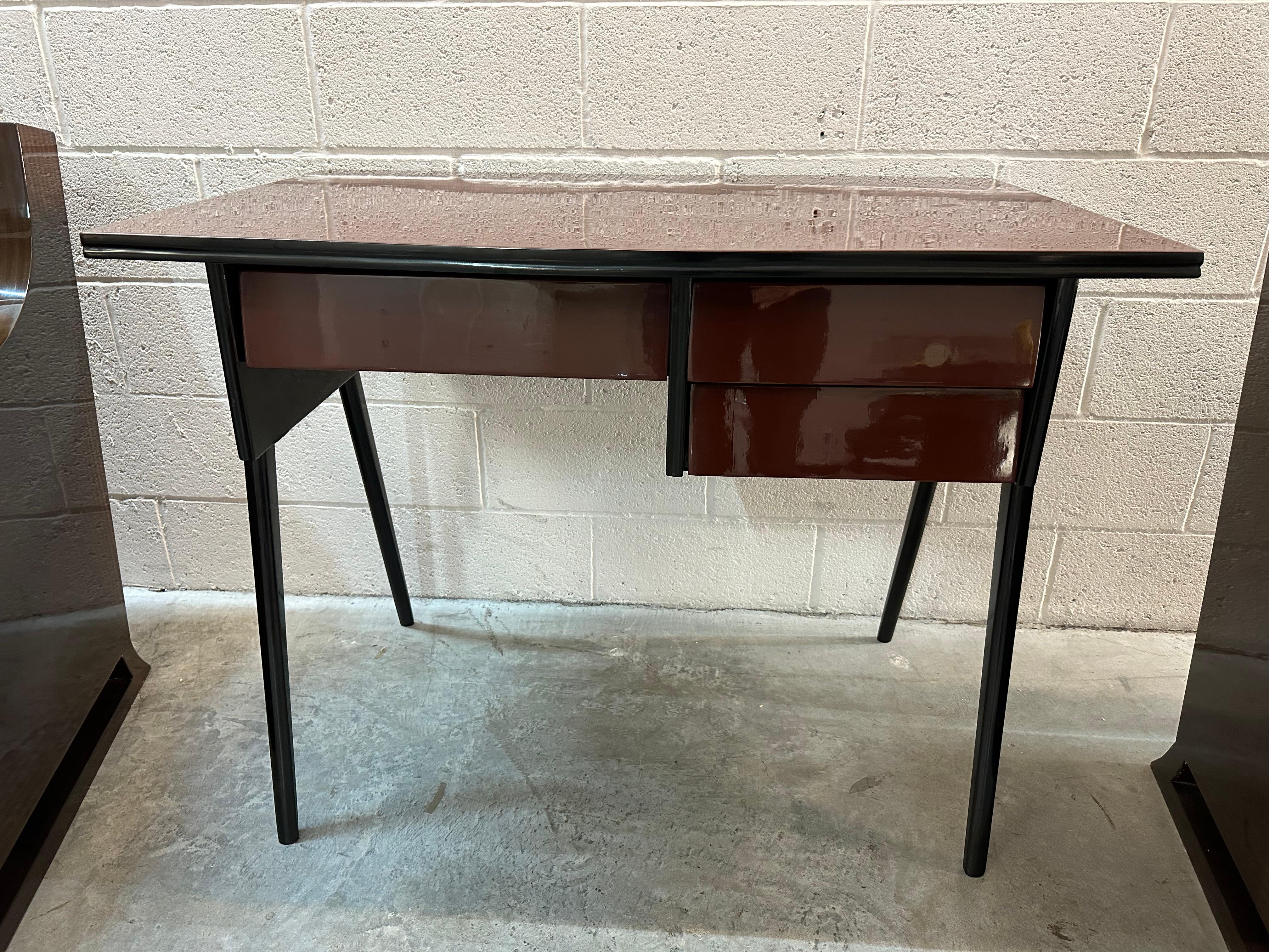 Italian Desk from the 60s For Sale 3