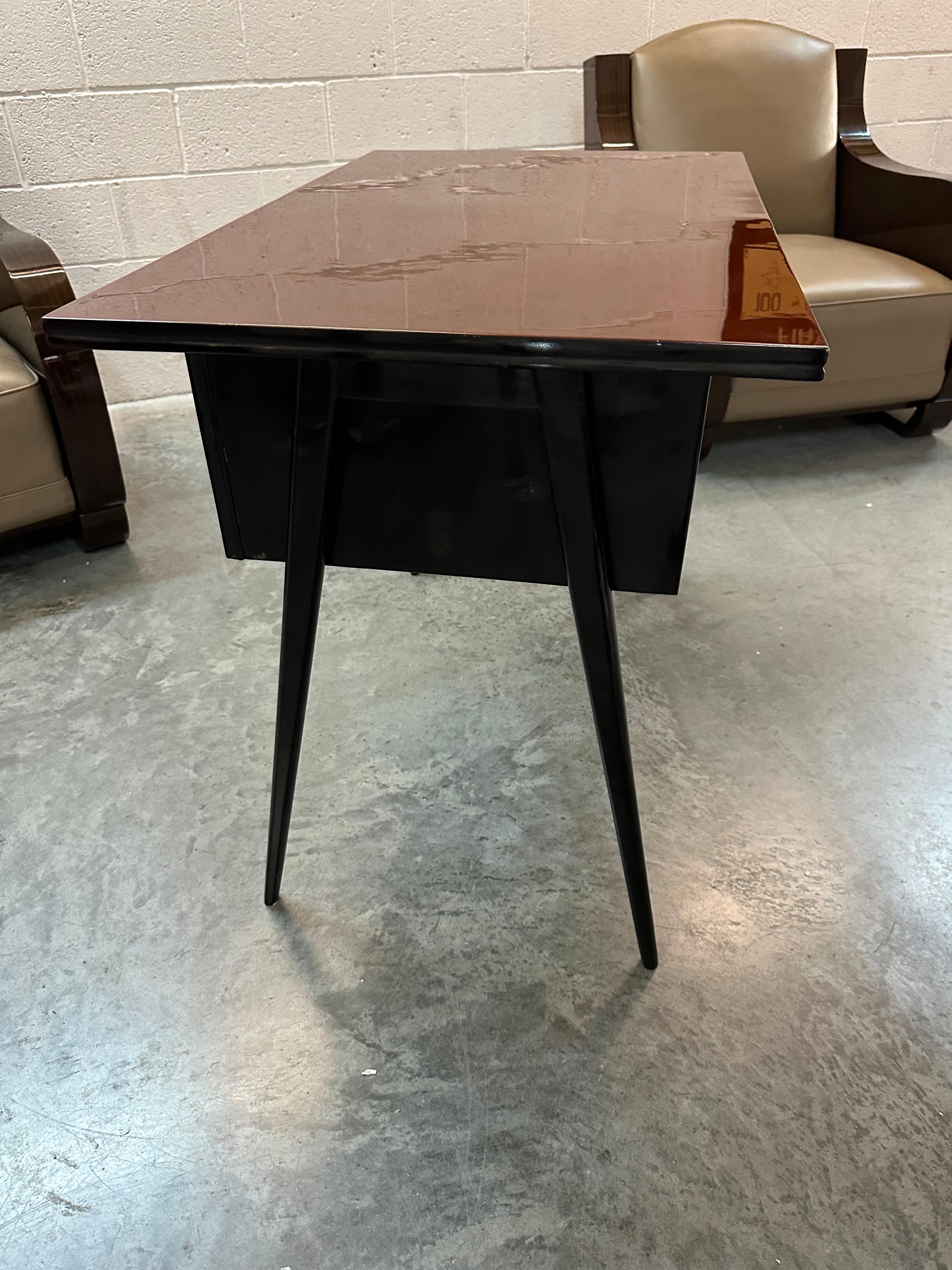 Italian Desk from the 60s For Sale 4