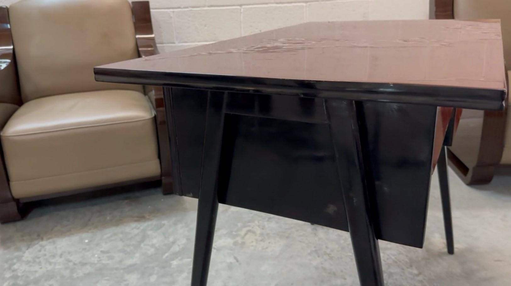 Italian Desk from the 60s For Sale 5