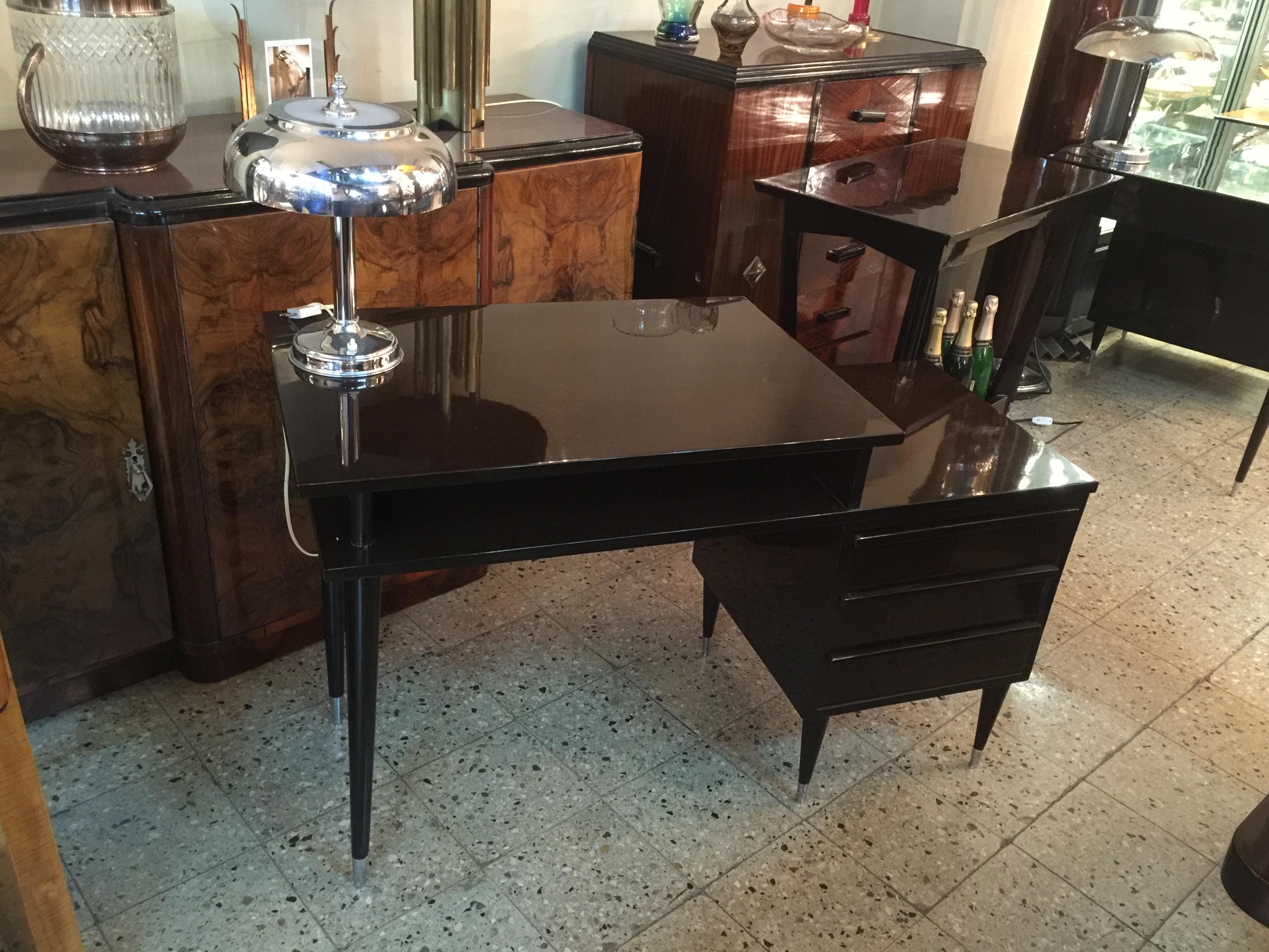 Italian Desk from the 60s For Sale 1