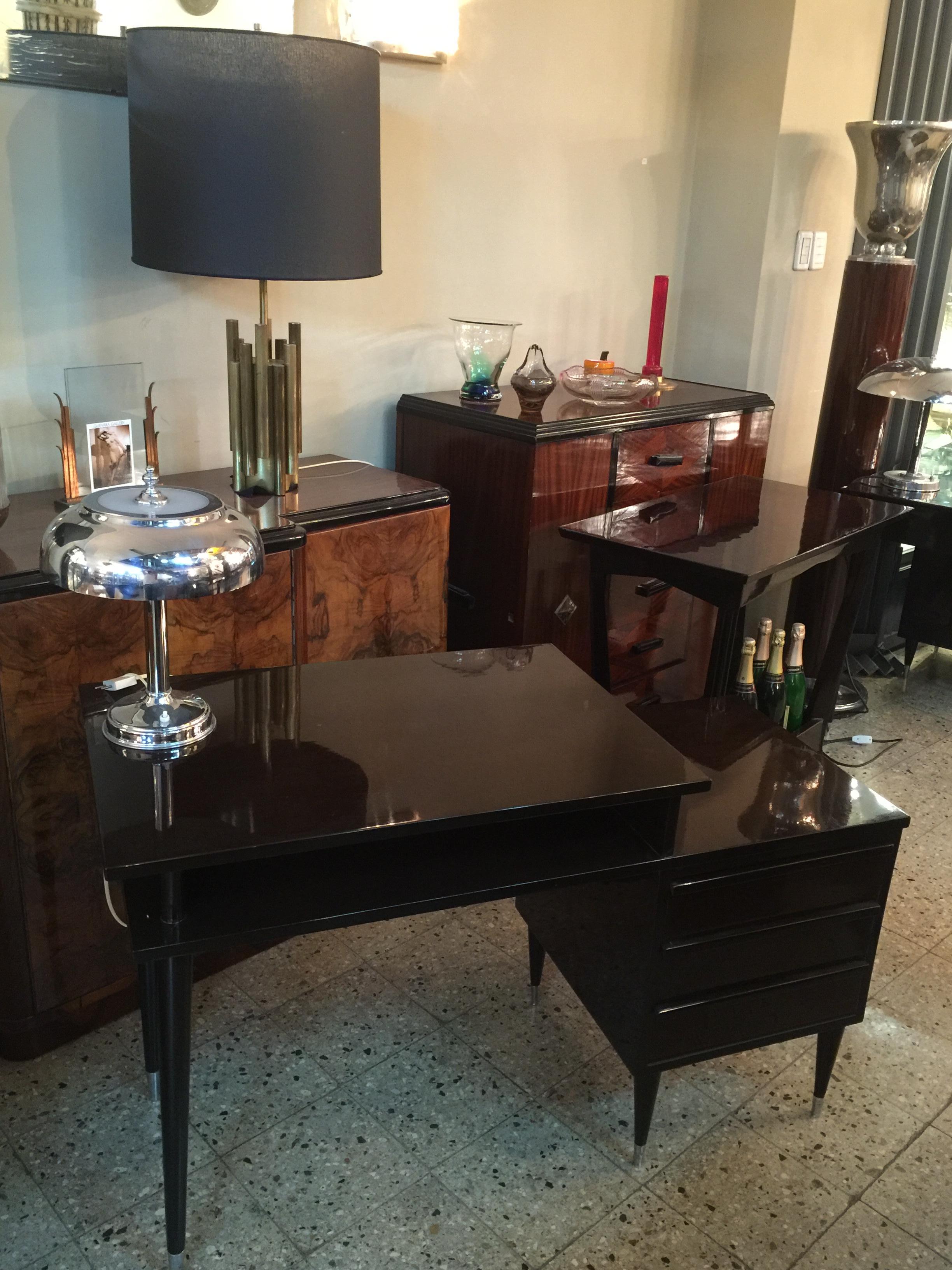 Italian Desk from the 60s For Sale 3