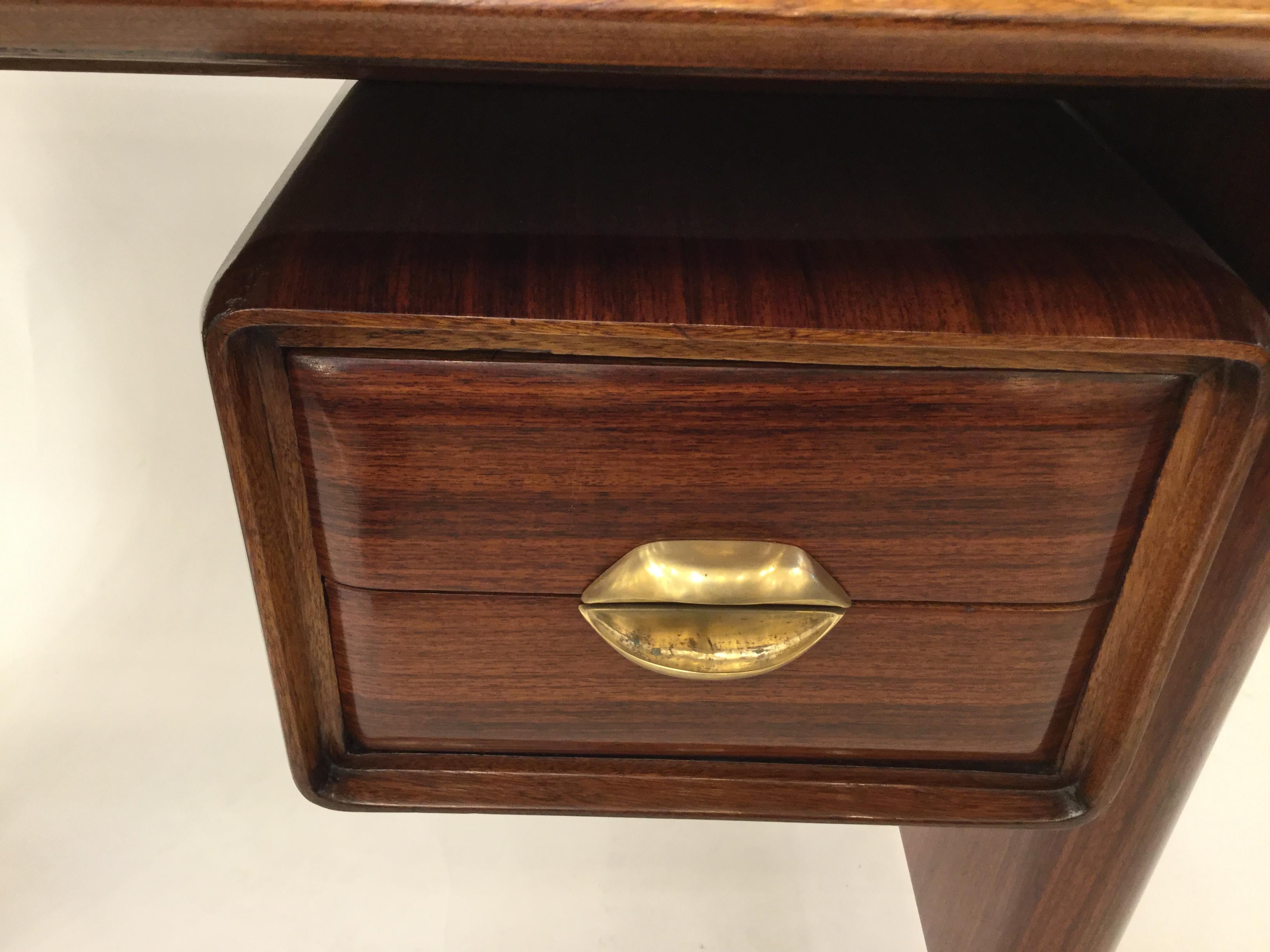 Small writing desk designed by Vittorio Dassi. It has a solid solid structure supported by conic brass feet and two drawers with beautiful handles