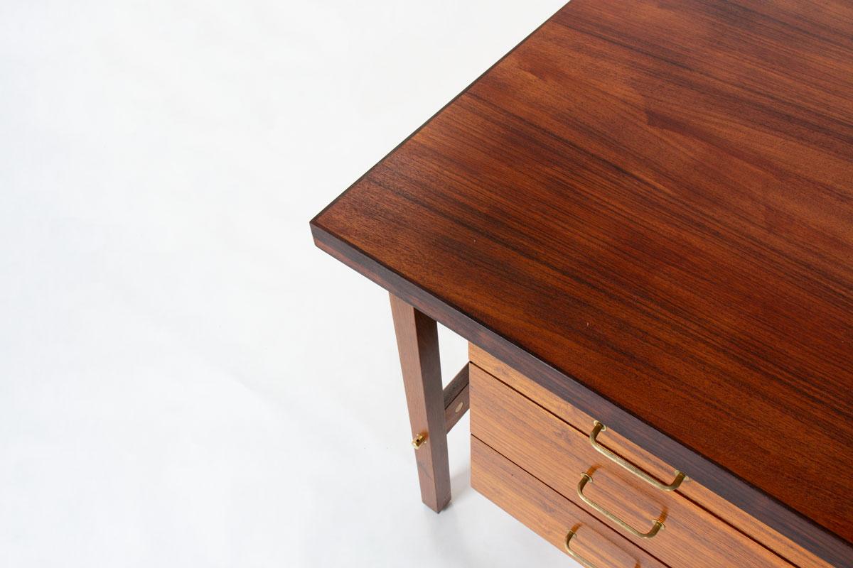 Scrivania italiana in palissandro e ottone 1960 in vendita 4