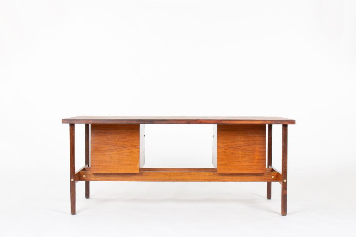 Scrivania italiana in palissandro e ottone 1960 In condizioni buone in vendita a JASSANS-RIOTTIER, FR
