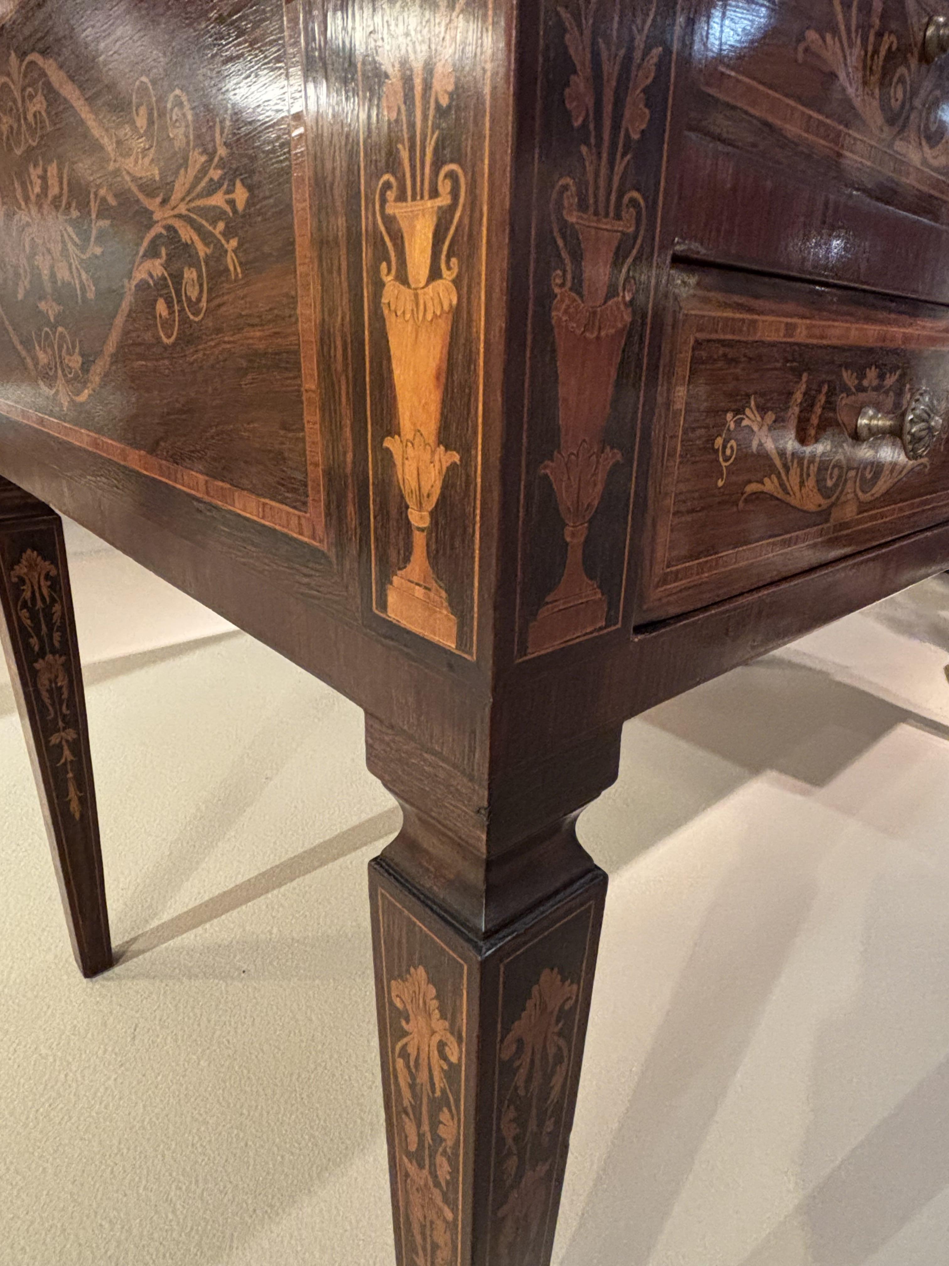 Italian Desk In The Giuseppe Maggiolini Style - 20th Century For Sale 5