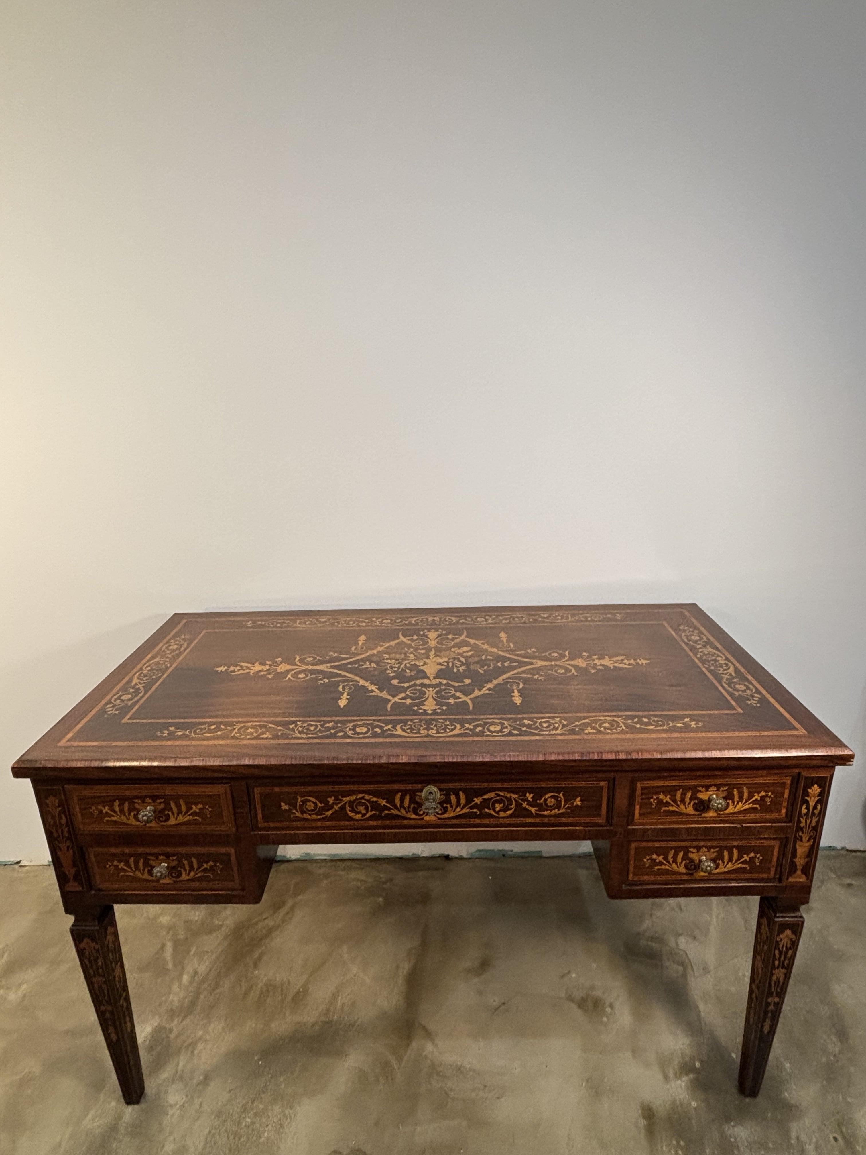 Italian Desk In The Giuseppe Maggiolini Style - 20th Century For Sale 8