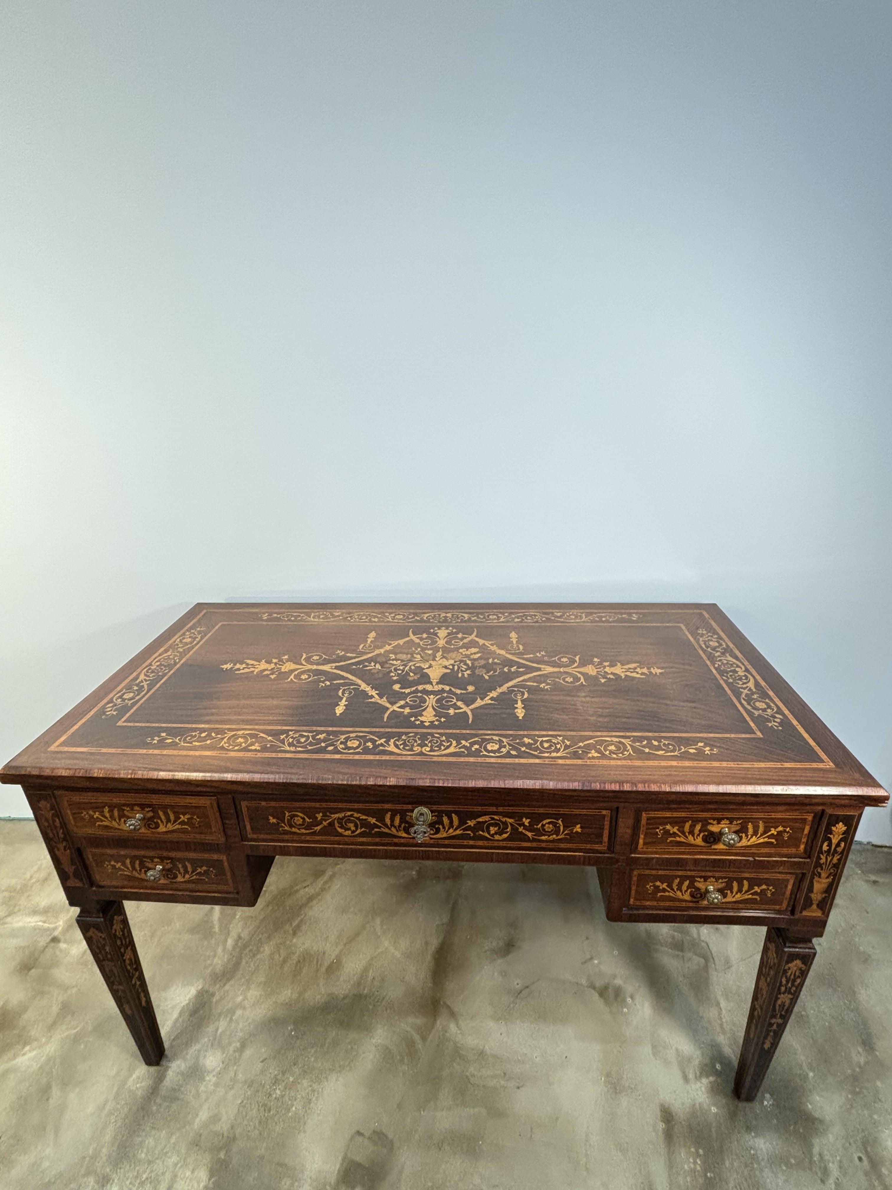 Italian Desk In The Giuseppe Maggiolini Style - 20th Century For Sale 9