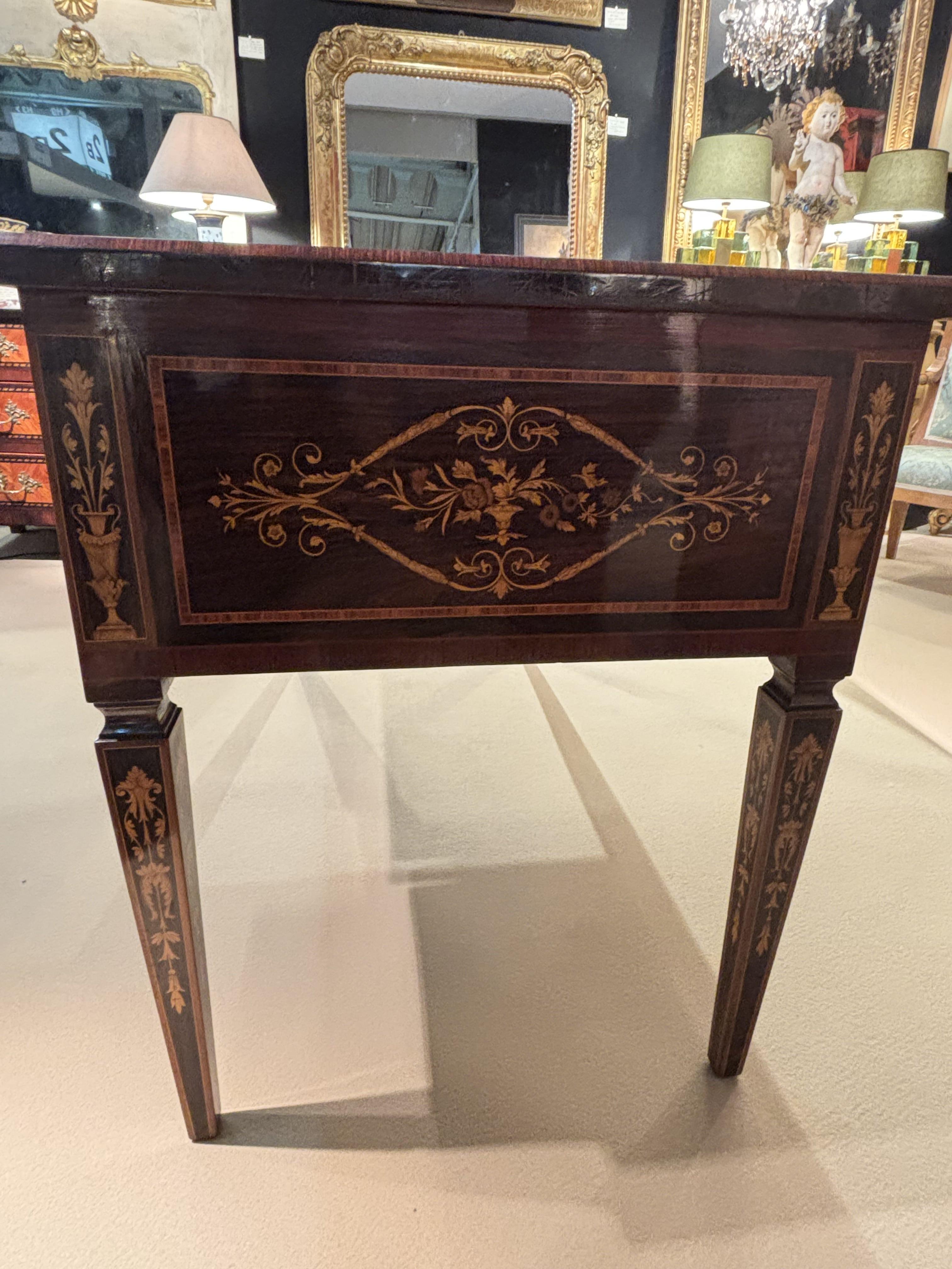 Italian Desk In The Giuseppe Maggiolini Style - 20th Century For Sale 3