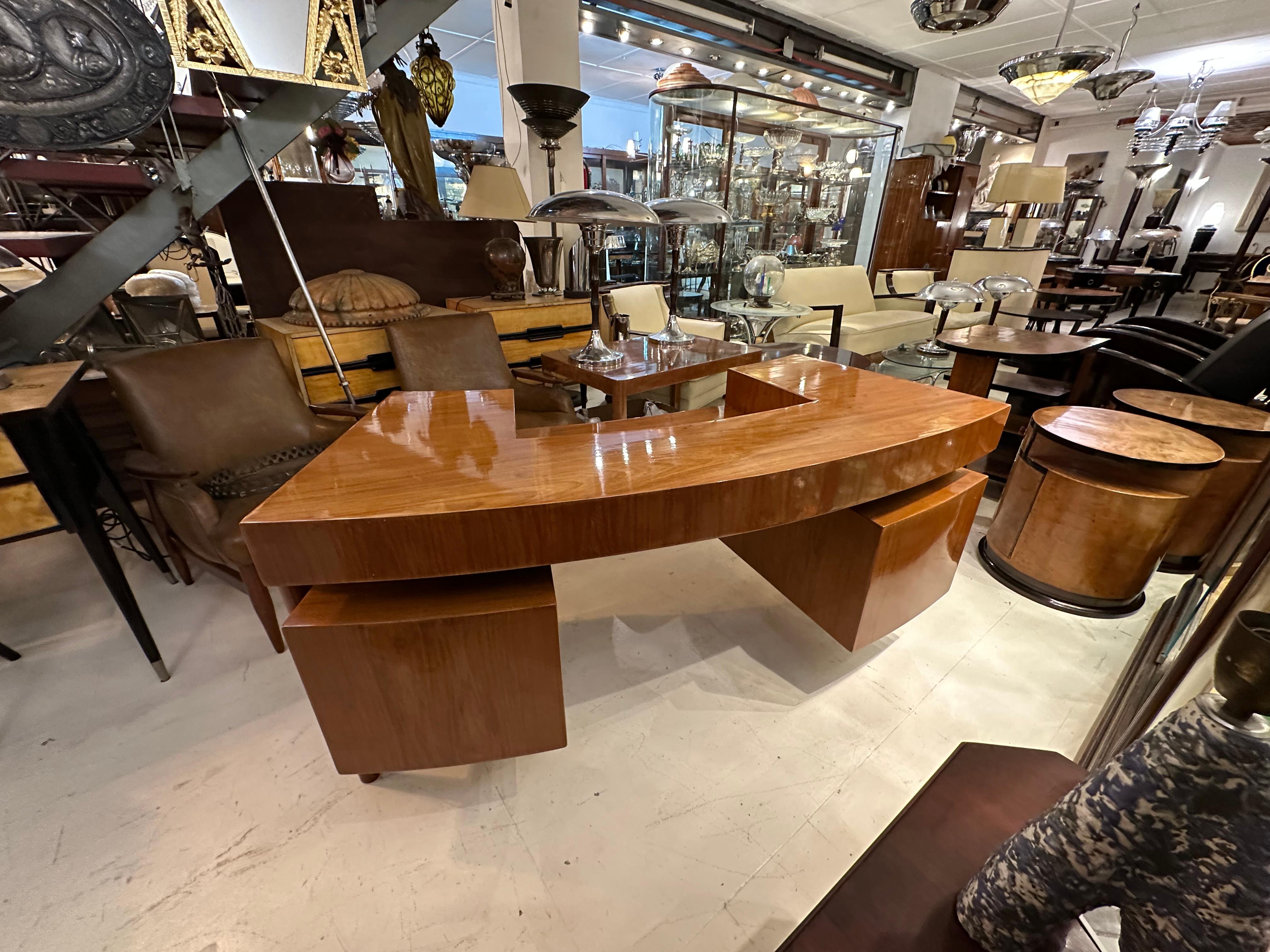 Scrivania italiana in Wood degli anni '70 in vendita 3