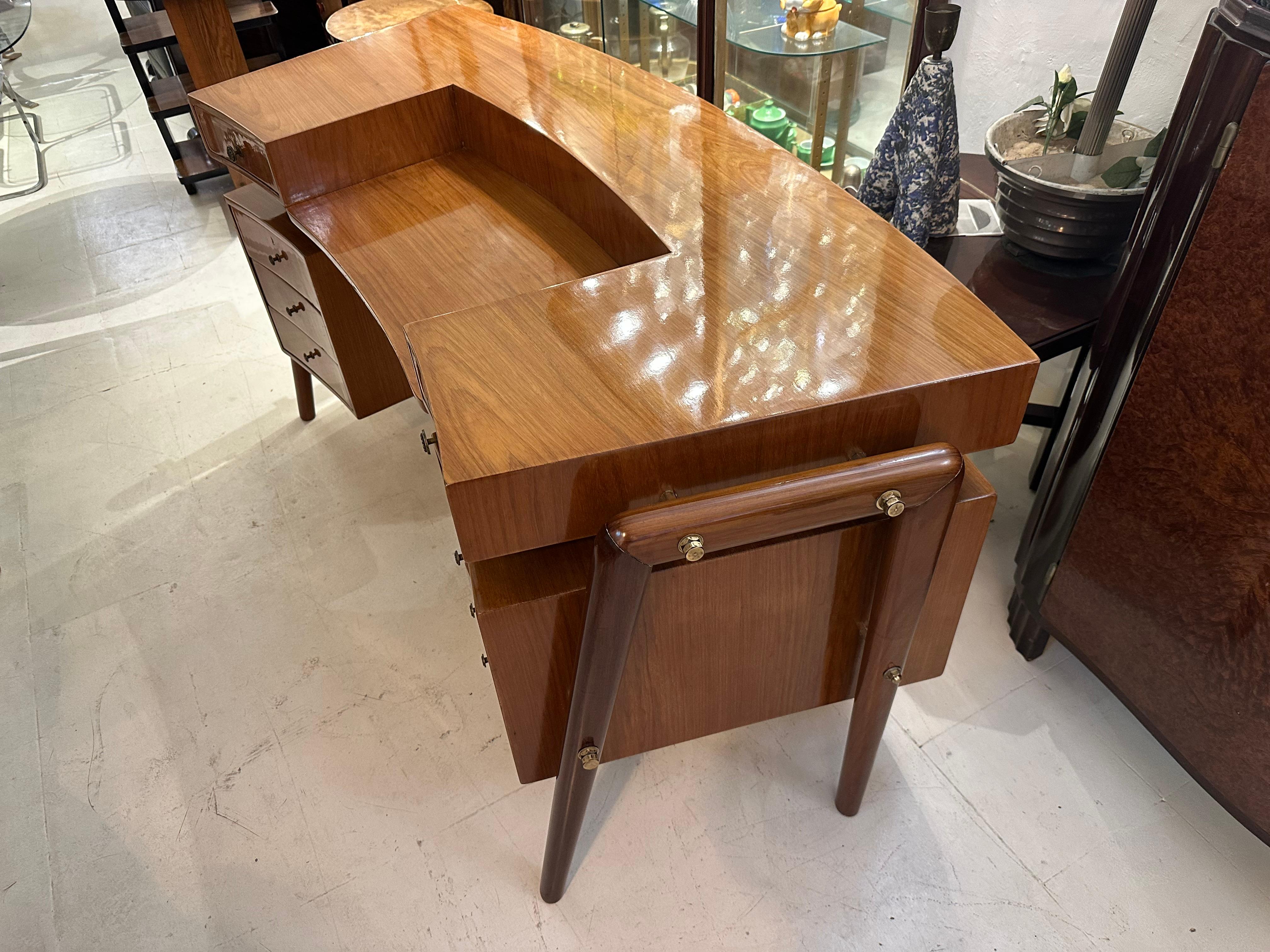 Scrivania italiana in Wood degli anni '70 in vendita 4