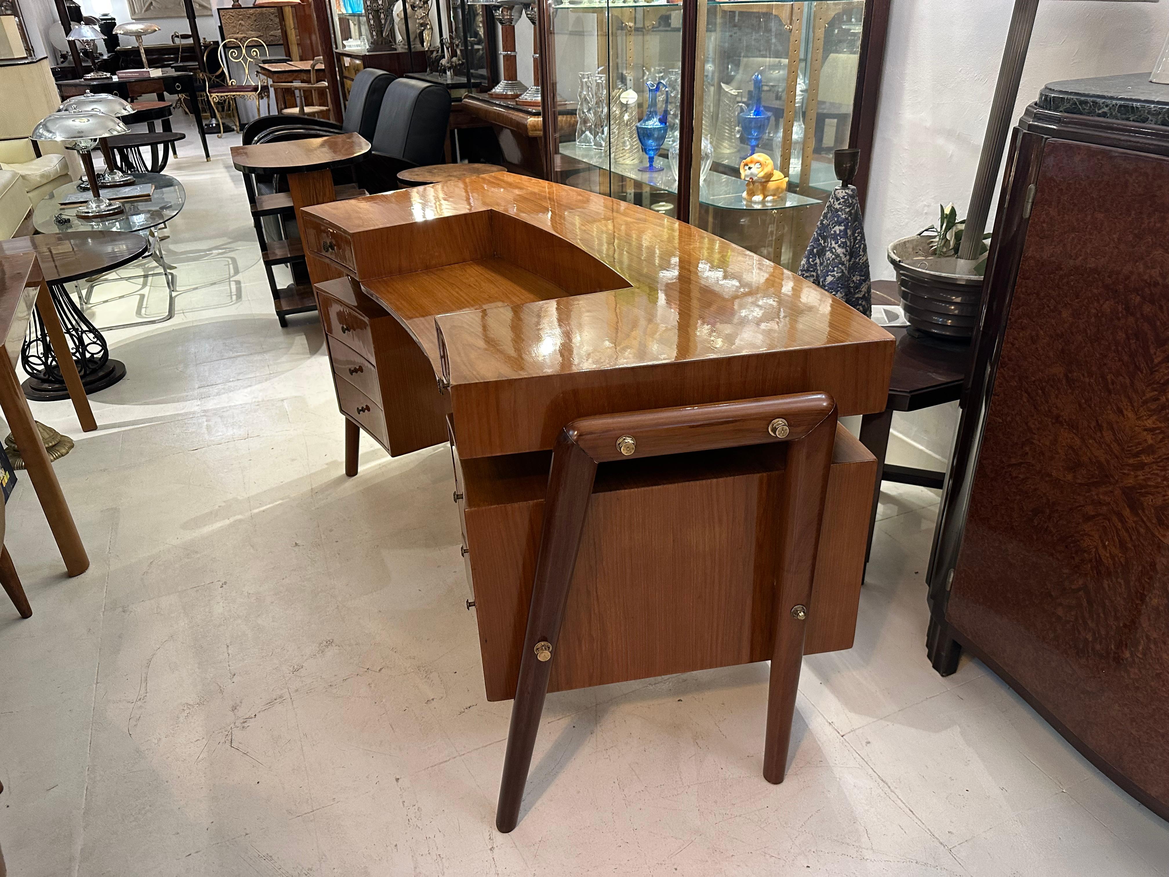 Scrivania italiana in Wood degli anni '70 in vendita 5
