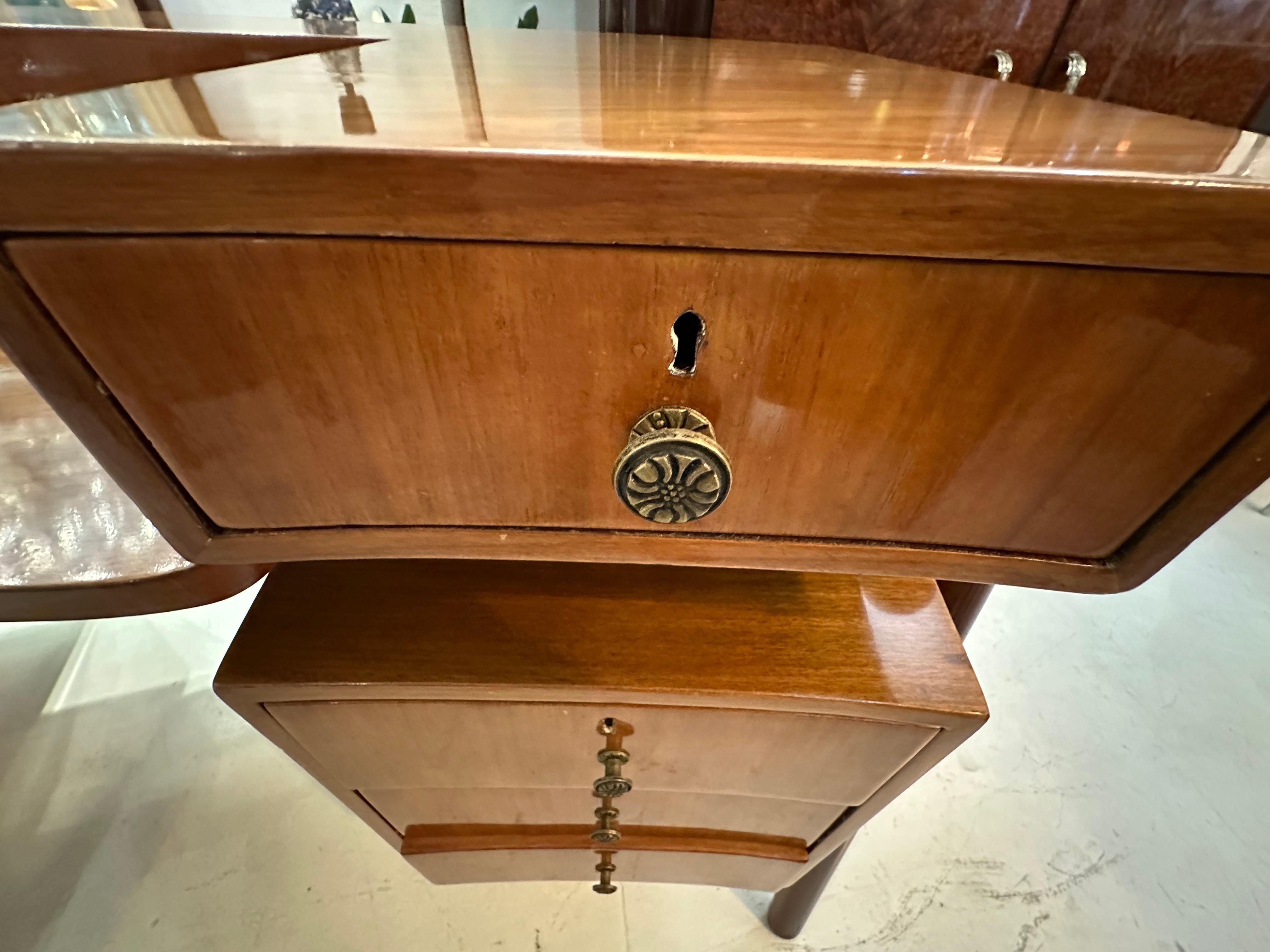 Scrivania italiana in Wood degli anni '70 in vendita 7