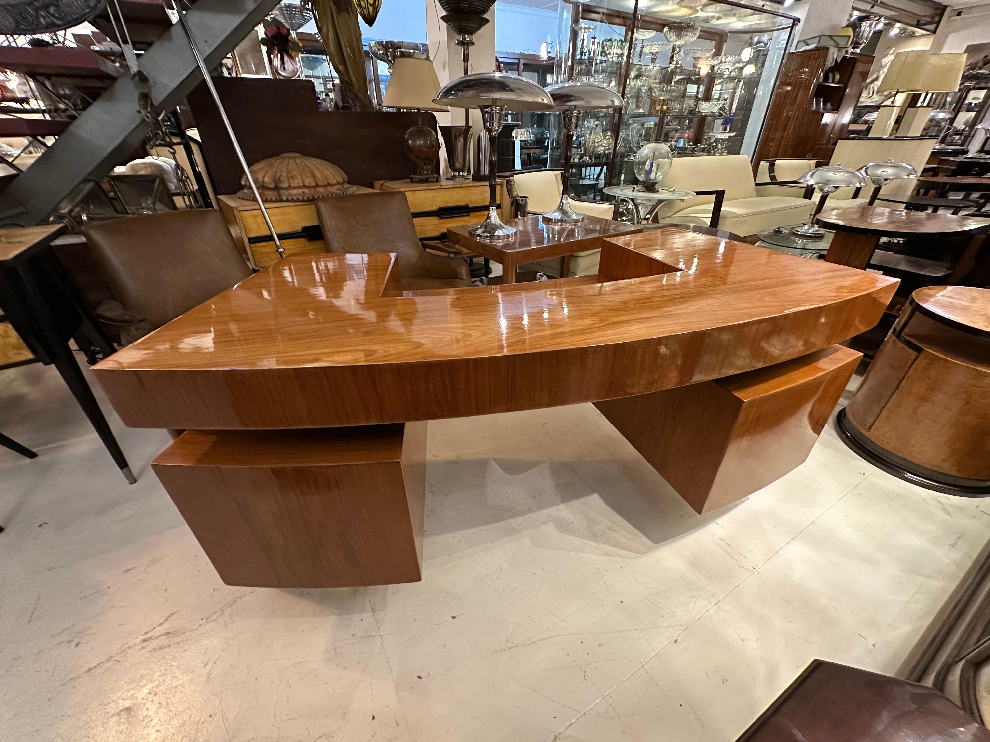 Mid-Century moderno Scrivania italiana in Wood degli anni '70 in vendita