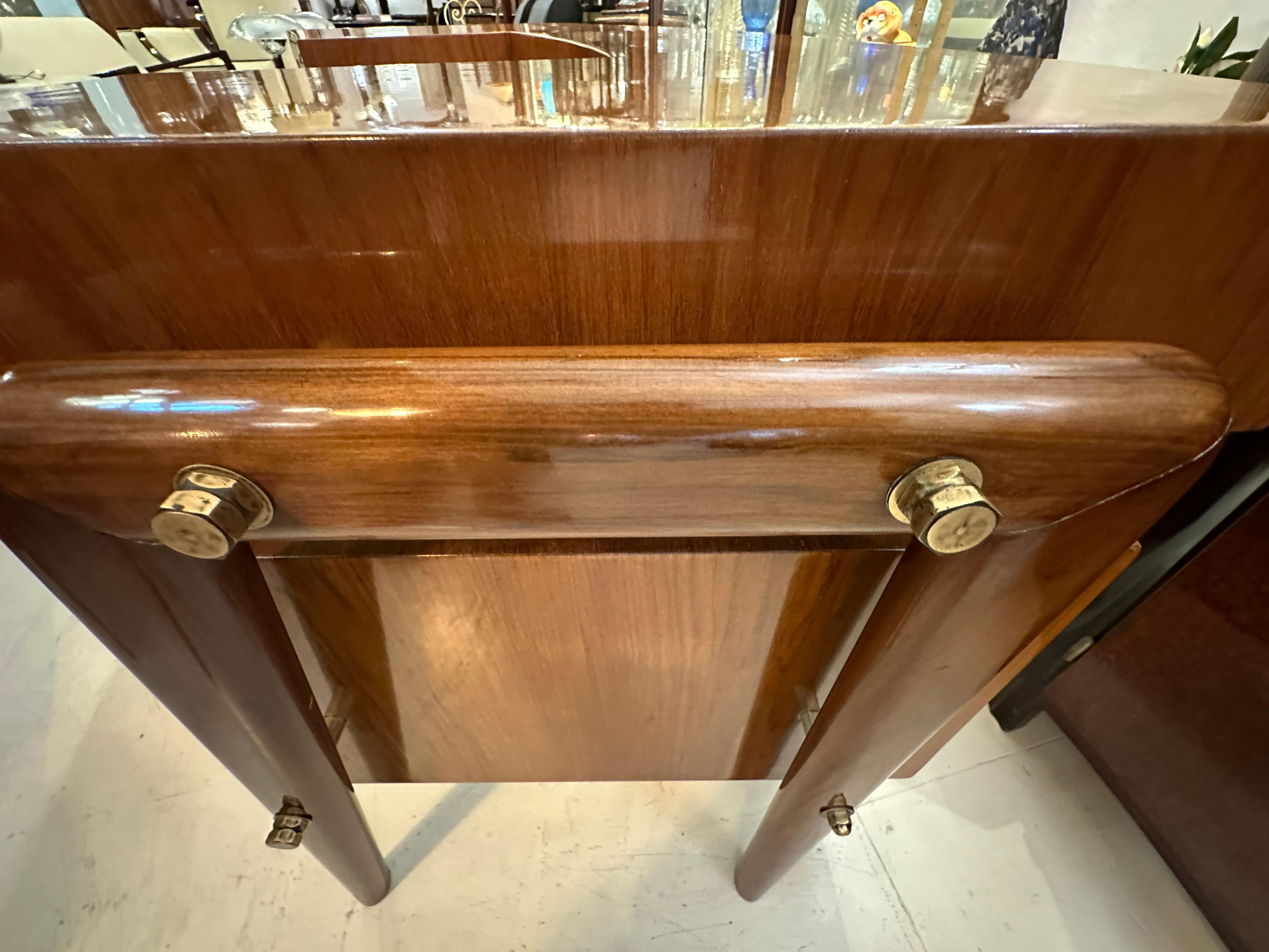 Scrivania italiana in Wood degli anni '70 In condizioni buone in vendita a Ciudad Autónoma Buenos Aires, C