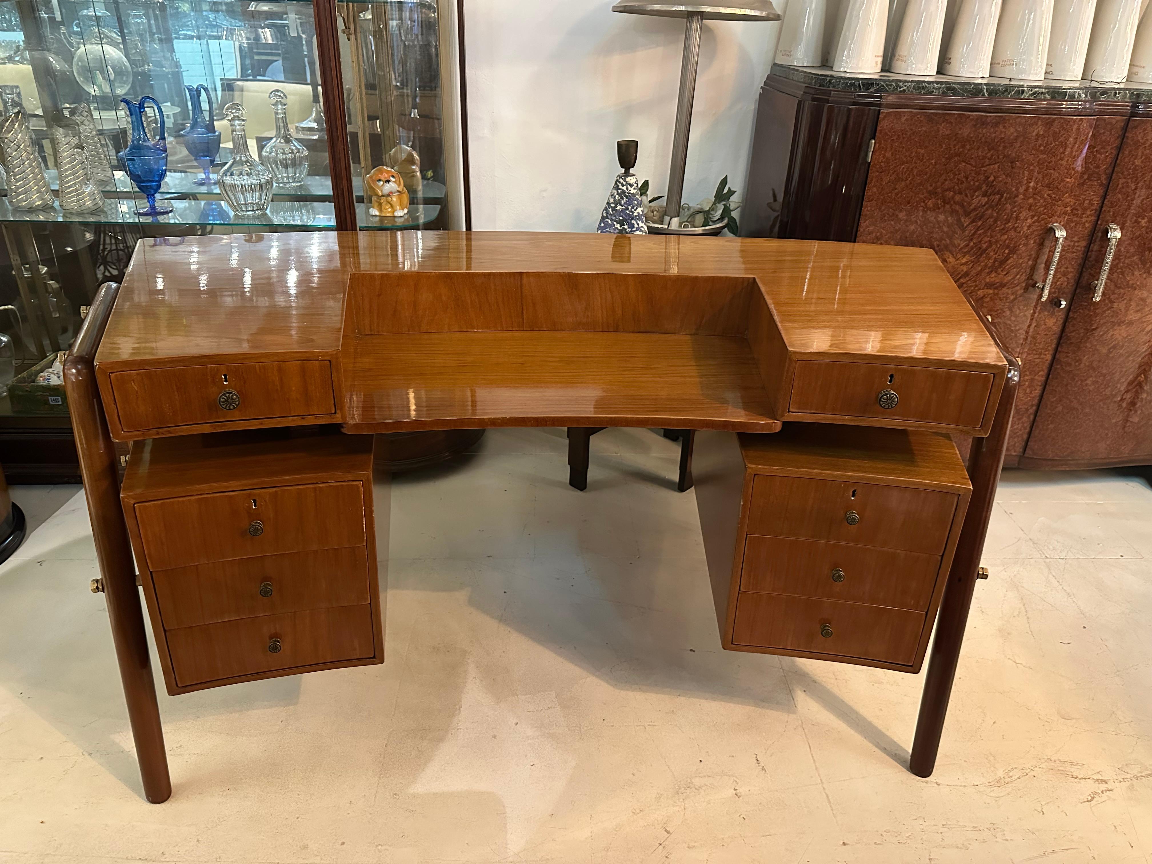 Scrivania italiana in Wood degli anni '70 in vendita 2
