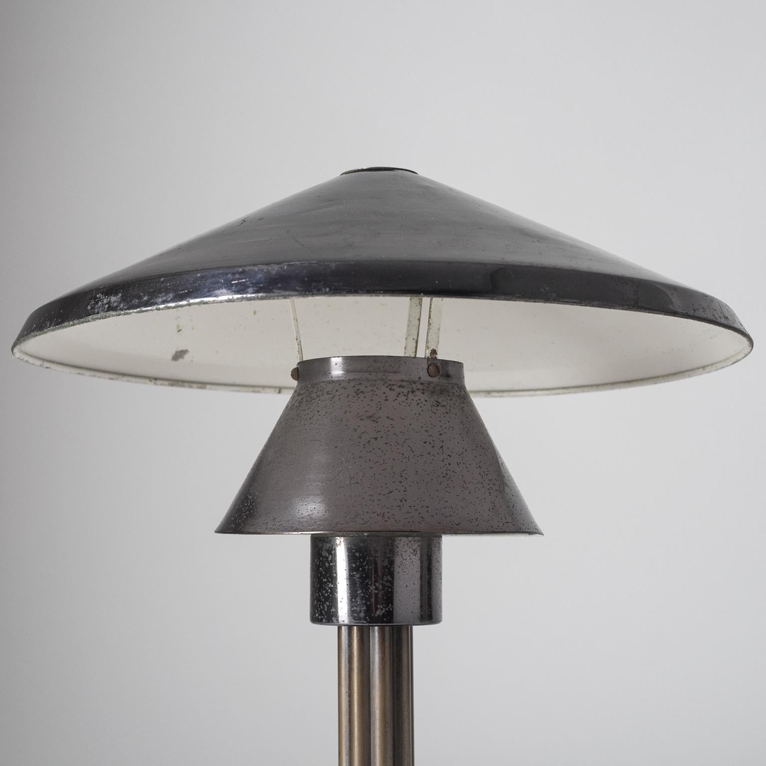 Italienische Schreibtischlampe aus patiniertem Nickel, 1950er Jahre im Angebot 5