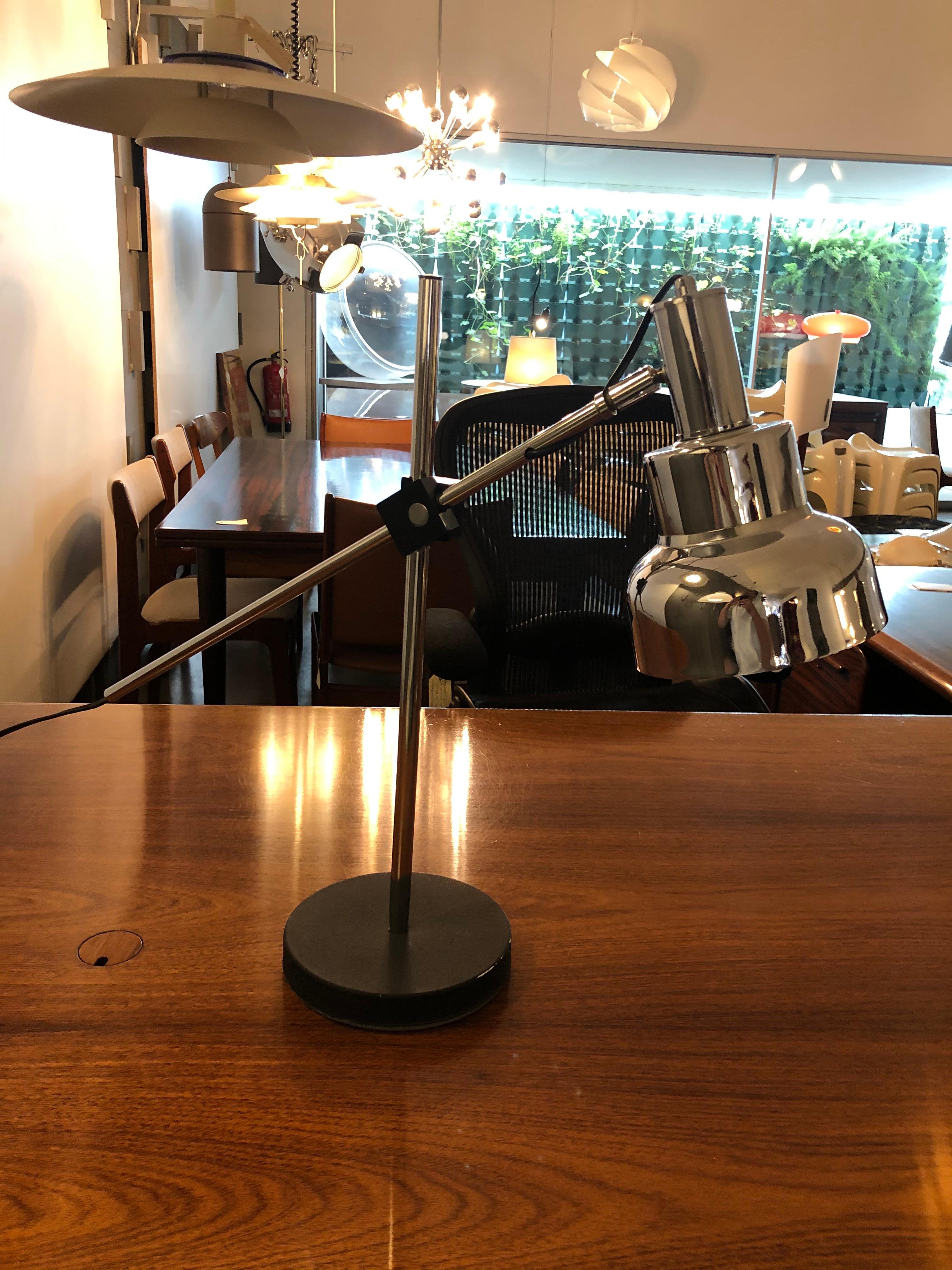 Late 20th Century Italian Desk Lamp For Sale