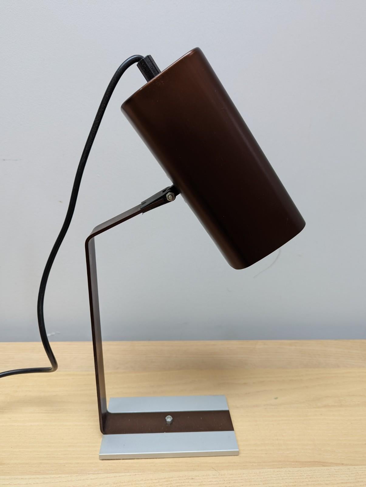 Aluminium Lampe de bureau italienne en bronze et argent en vente