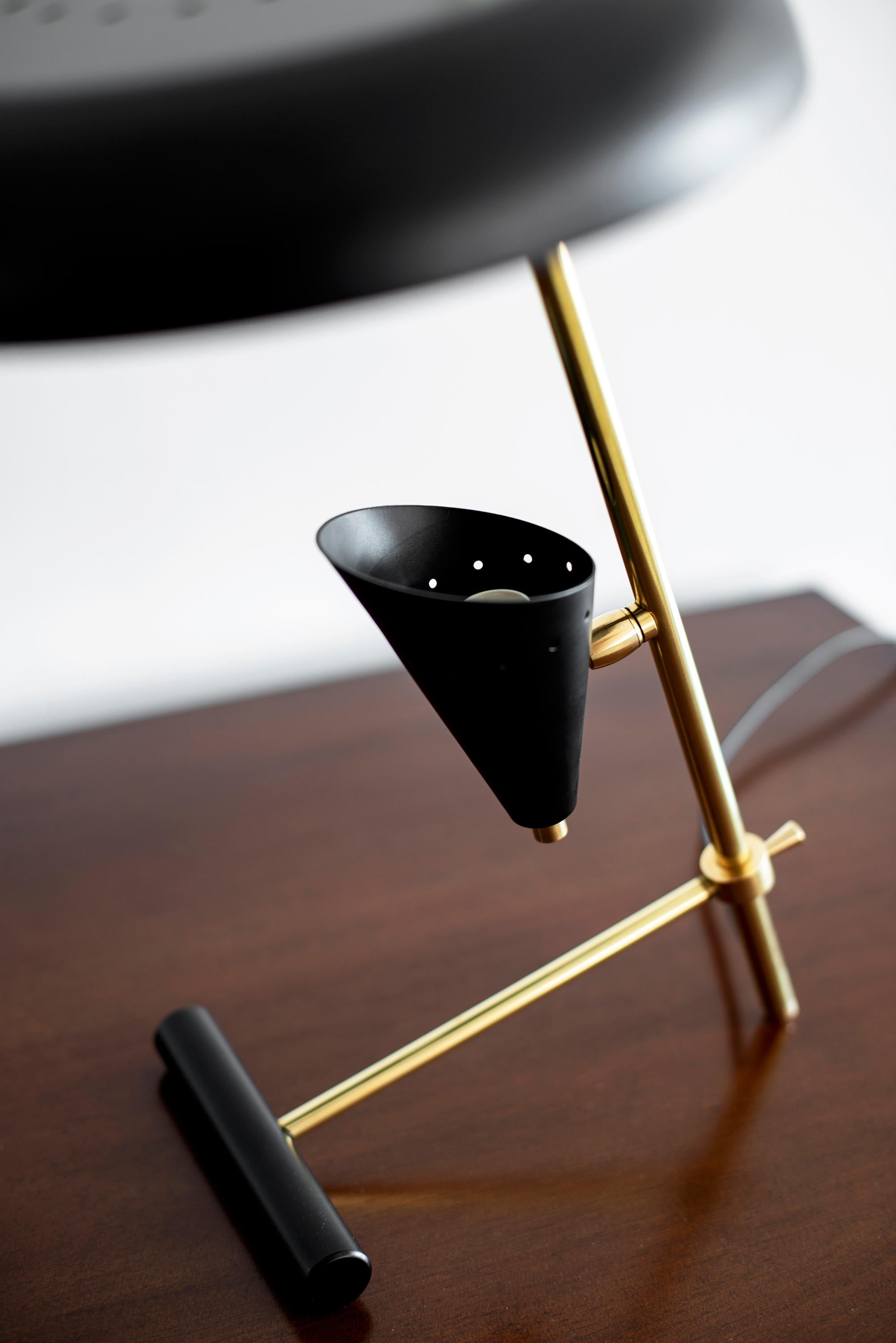 Mid-Century Modern Italian Desk Lamp in the Style of Gino Sarfatti