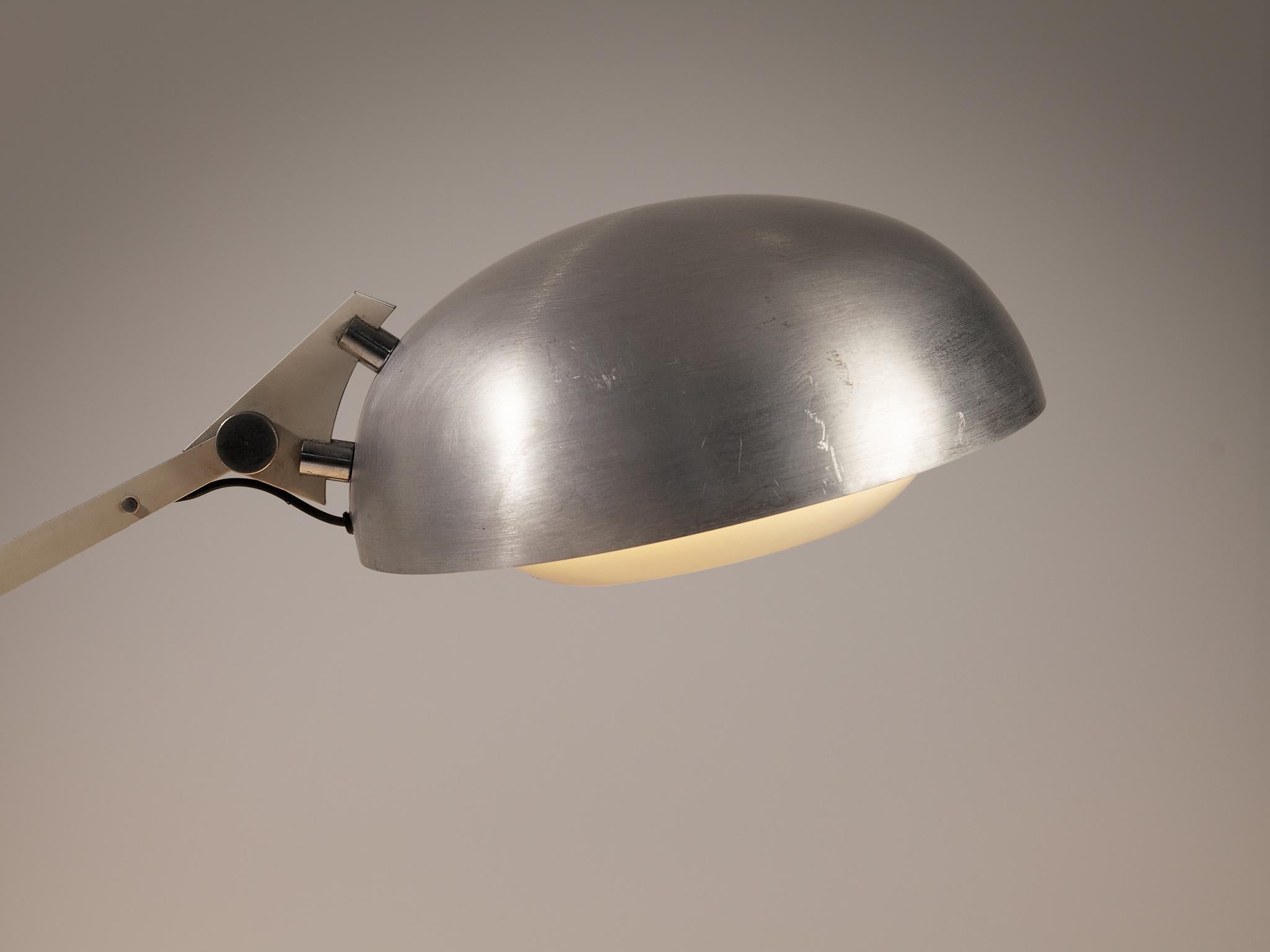 Italian Desk Lamp in White Coated Metal and Aluminum  In Good Condition For Sale In Waalwijk, NL