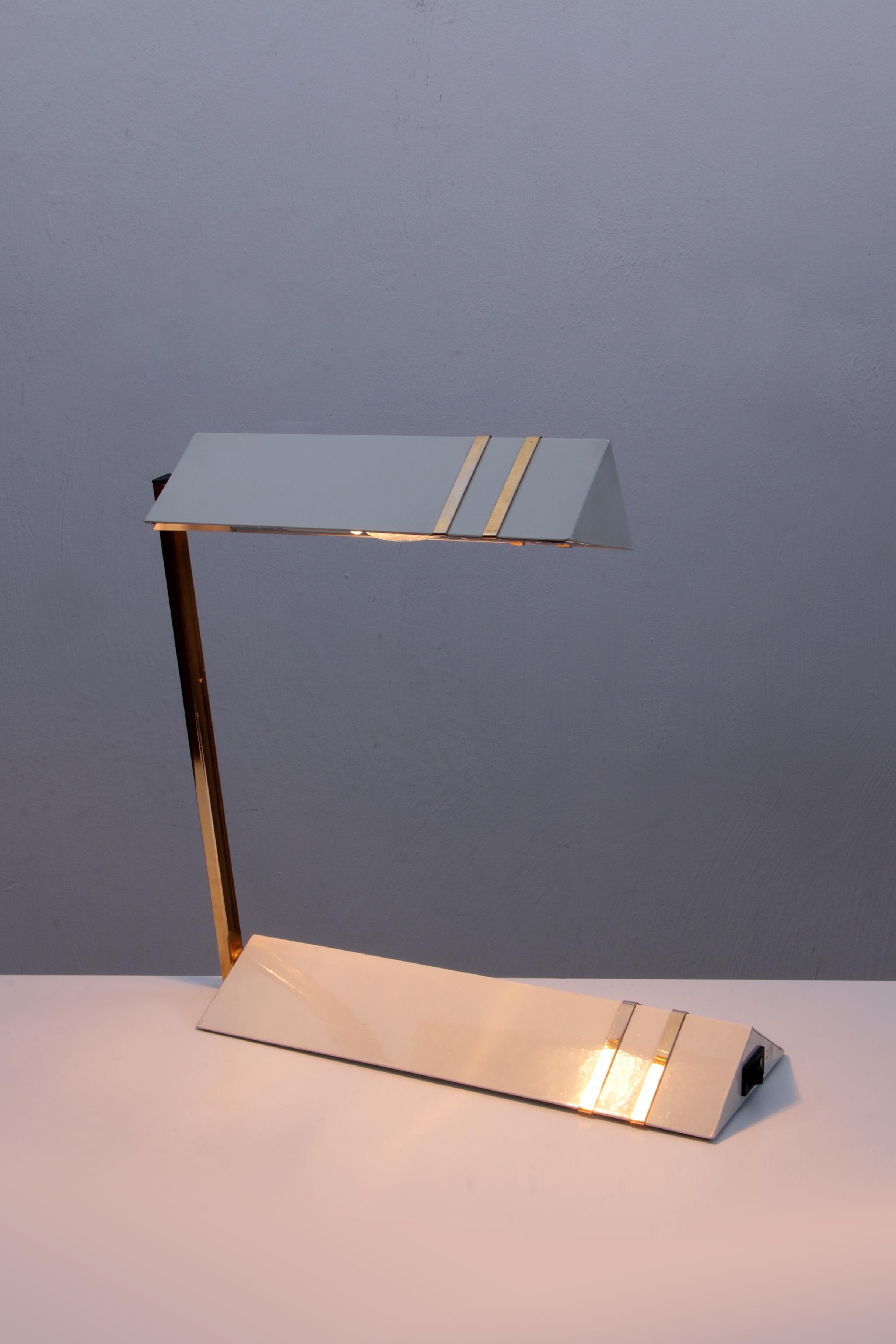 Italian Desk Lamp Nice Sleek Design, 1960 For Sale 4