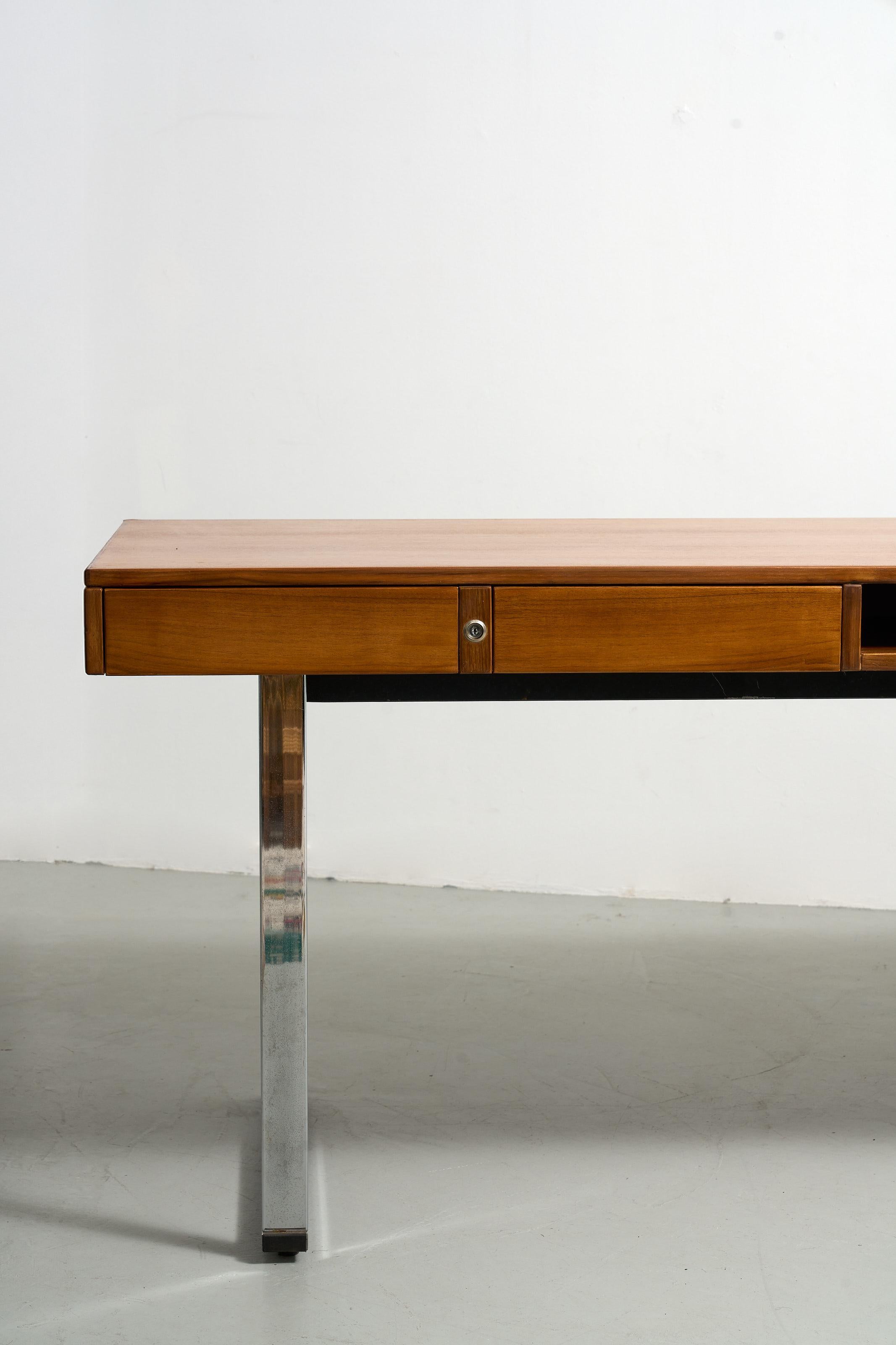 Italian desk with 4 drawers on chromed base 4