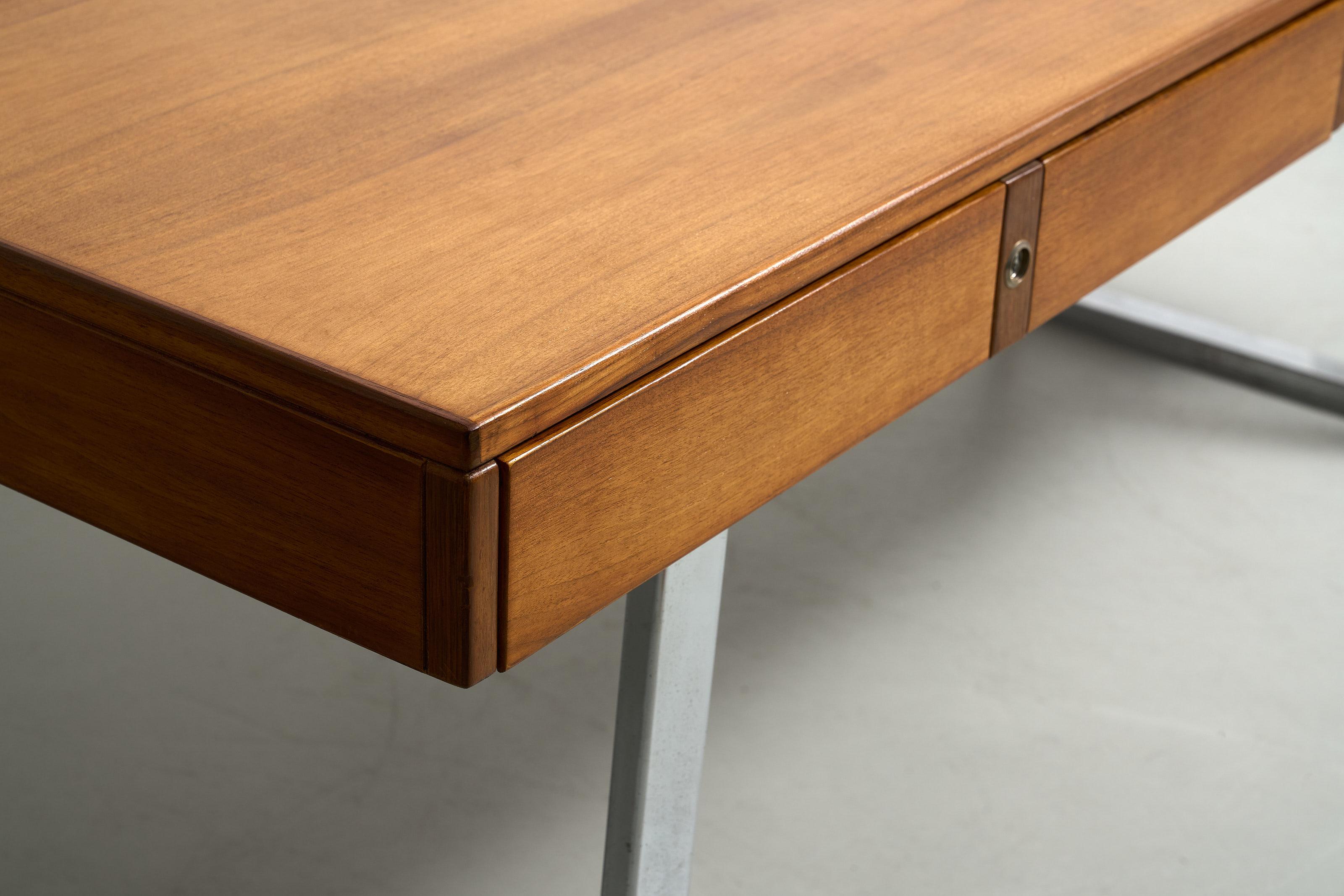 Italian desk with 4 drawers on chromed base 5