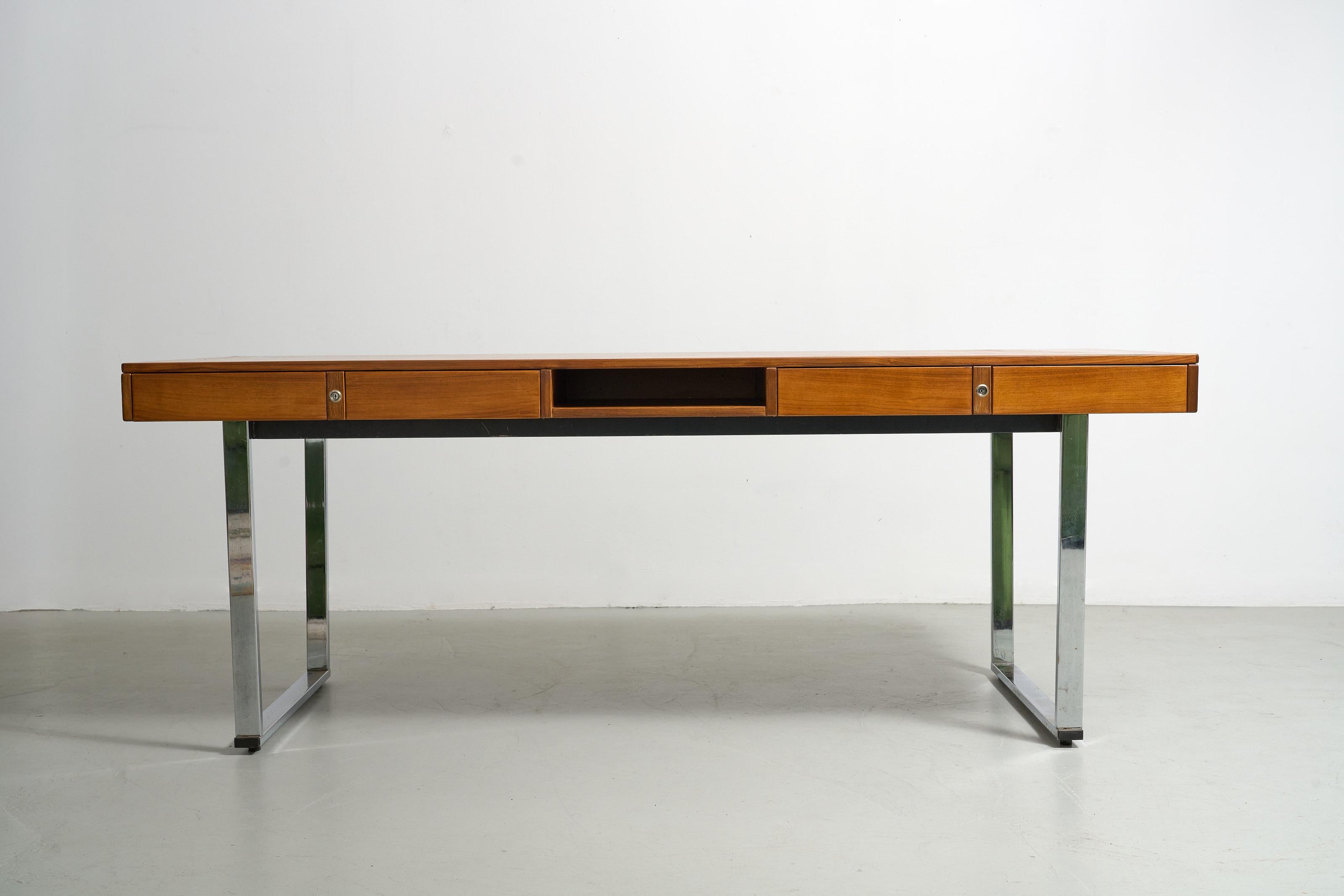 Italian desk with 4 drawers on chromed base 7