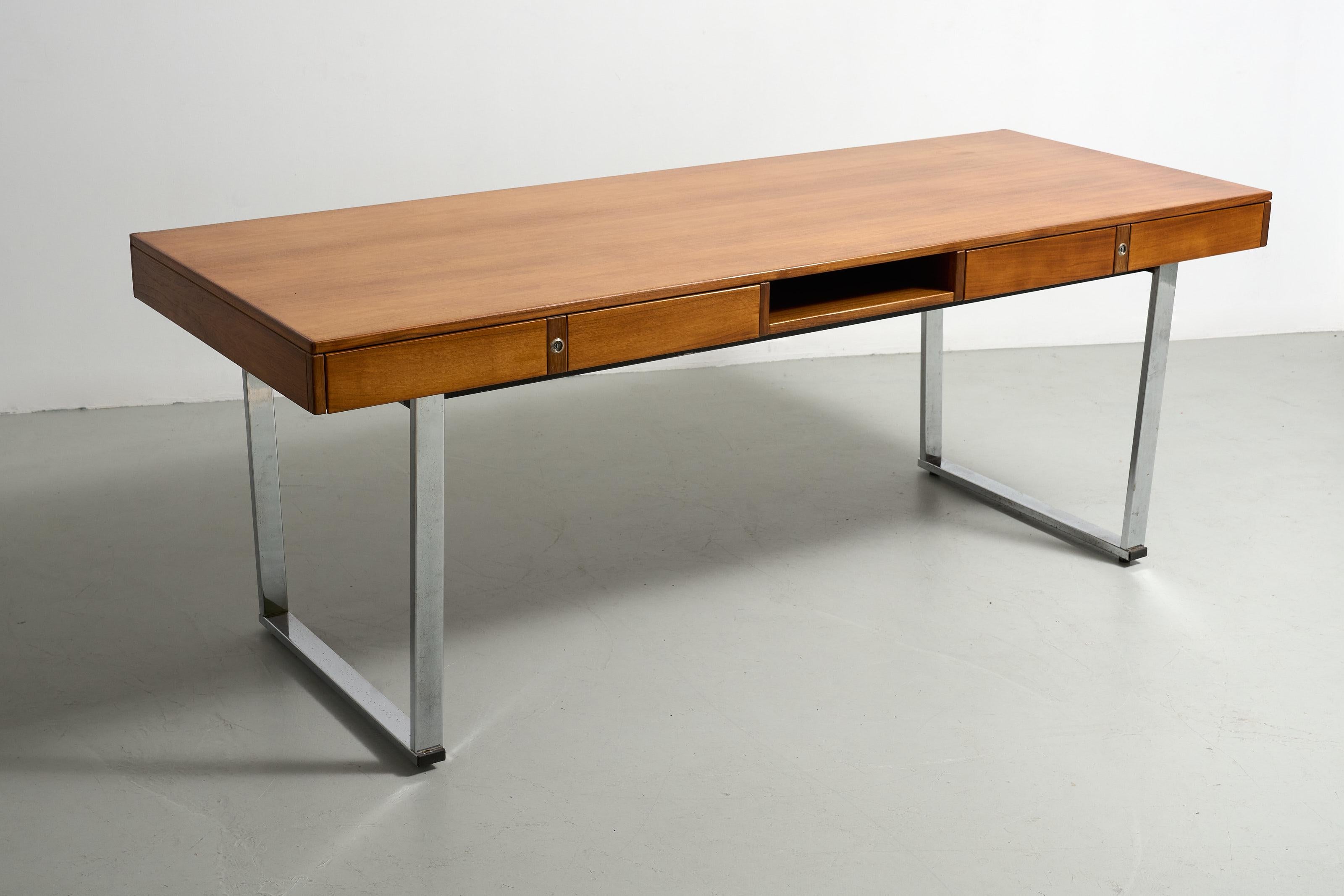 Italian desk with 4 drawers on chromed base 8