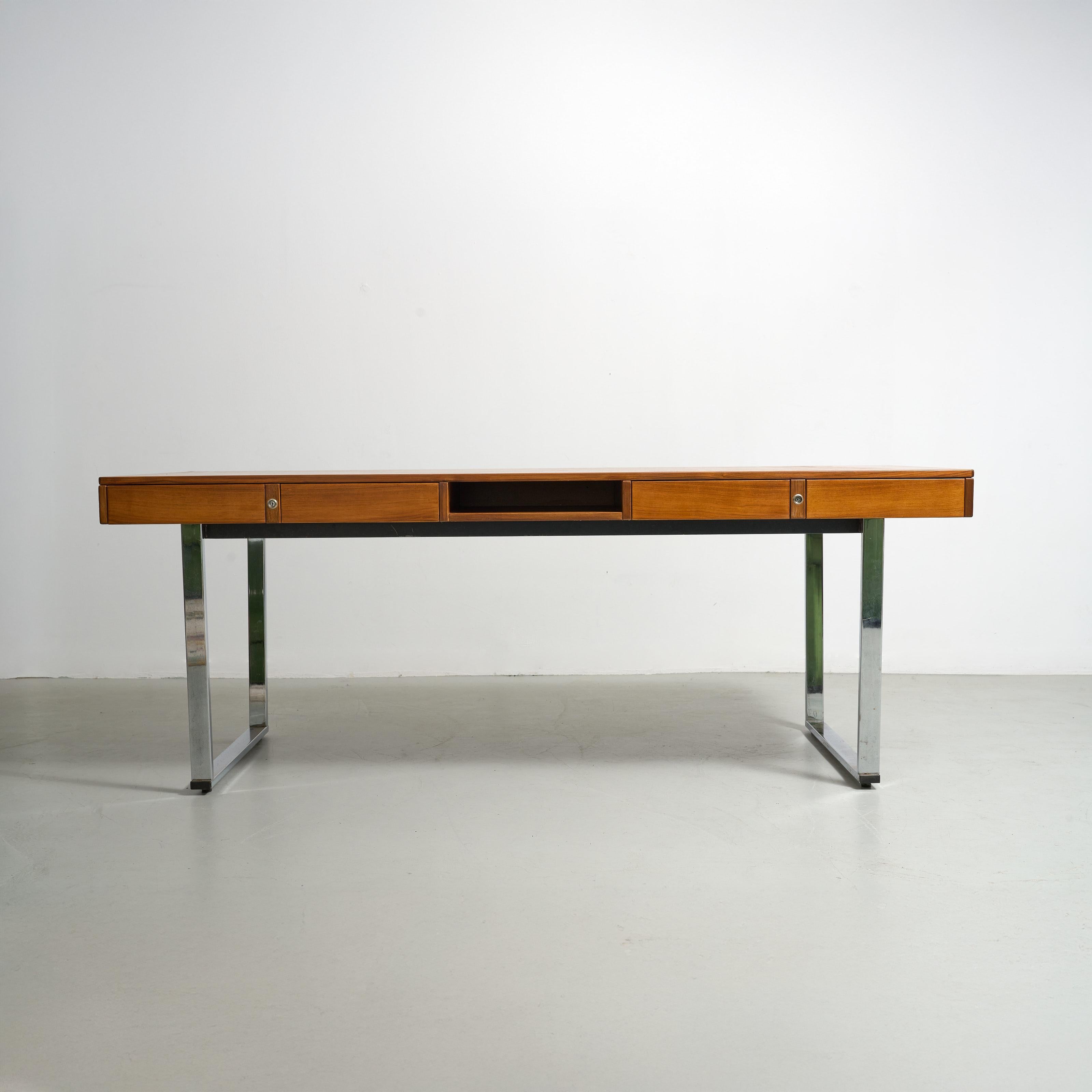 Italian desk with 4 drawers on chromed base 9