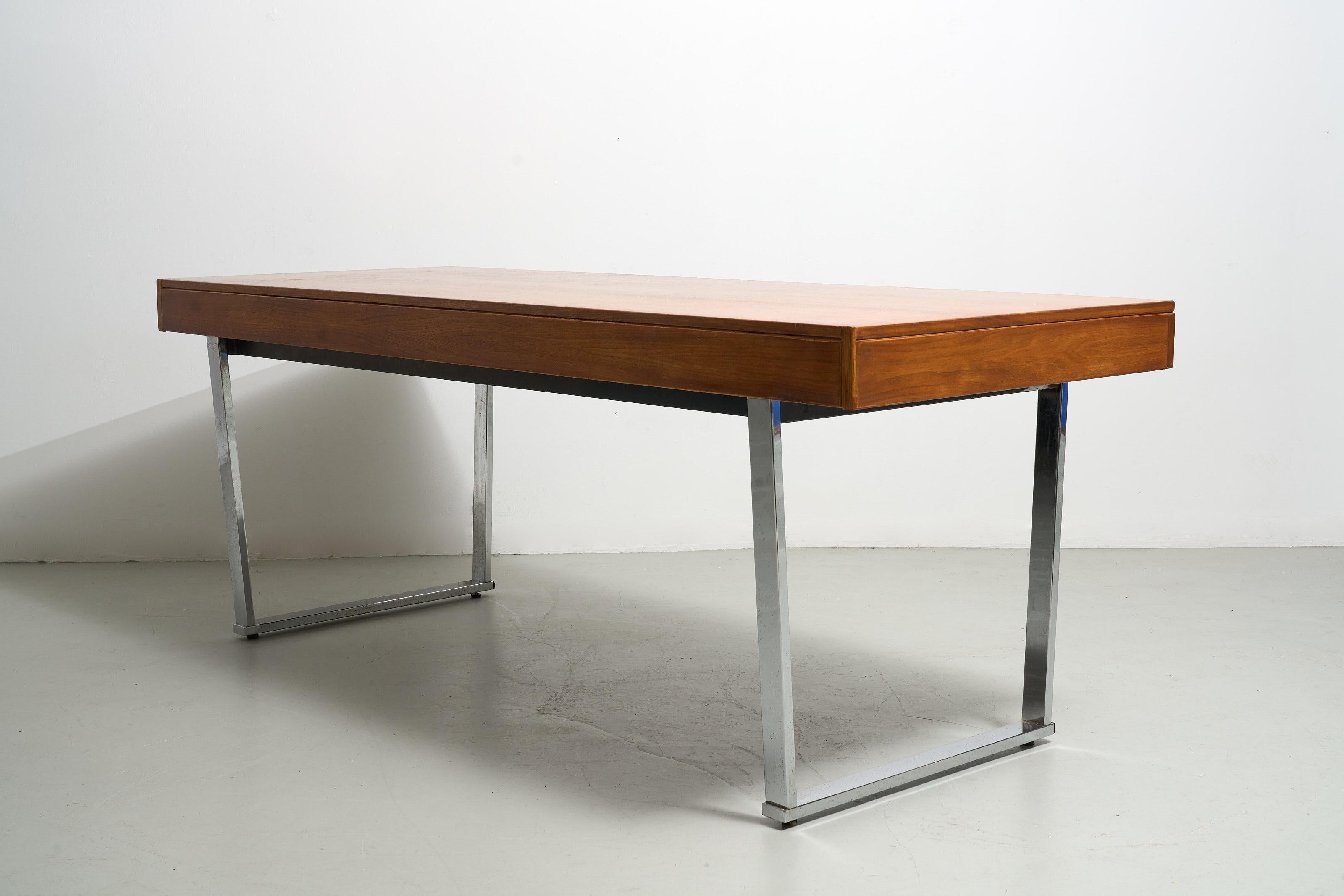 Italian desk with 4 drawers on chromed base 1