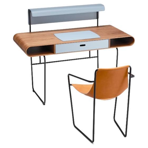 Escritorio Italiano Con Estructura Metálica Y Colores De Cuero Y Madera Personalizados