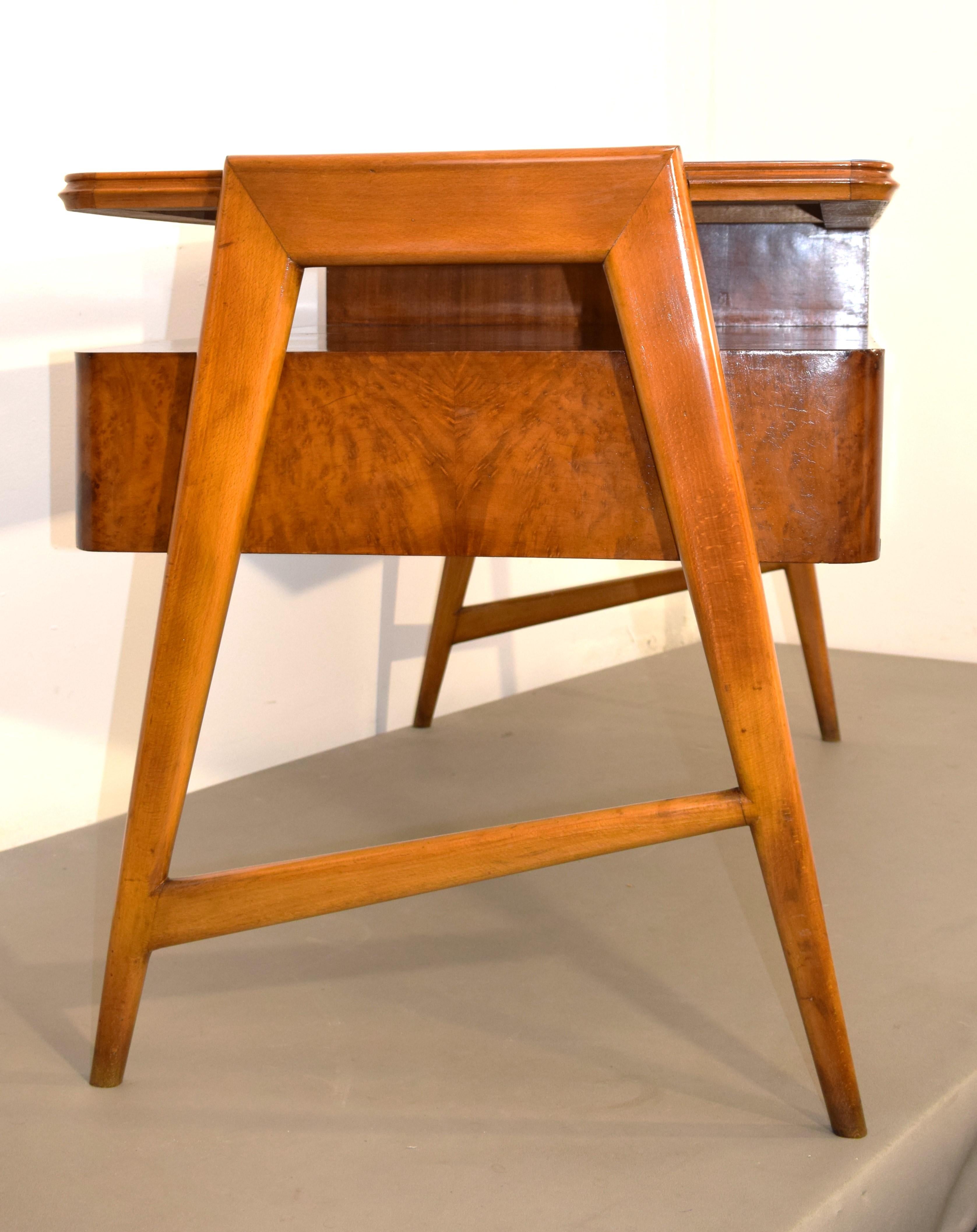 Italian desk, wood and colored glass, 1950s For Sale 2