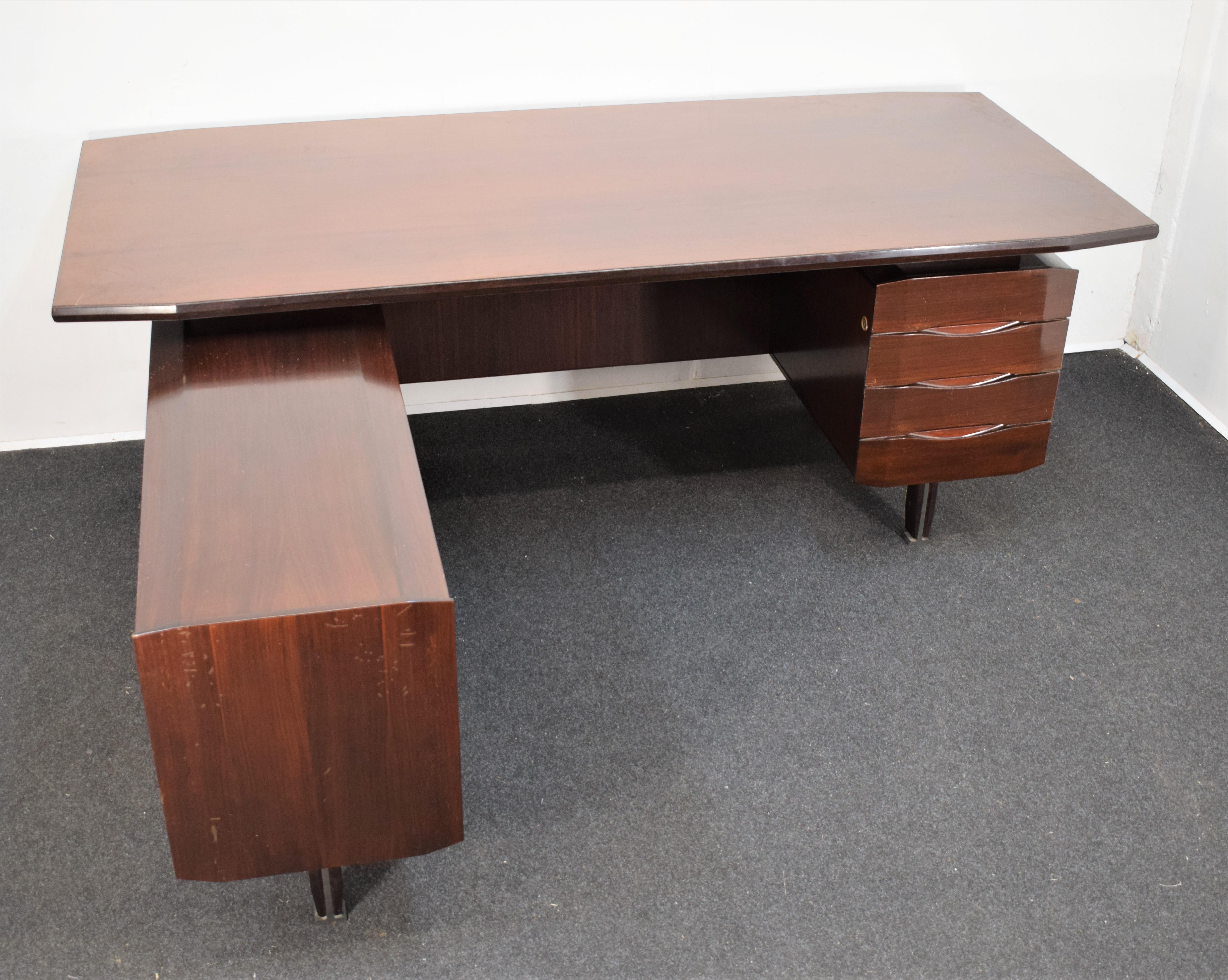 Italian desk, wood and metal, 1960s.

Dimensions: H= 75 cm; W= 200 cm; D= 168 cm.