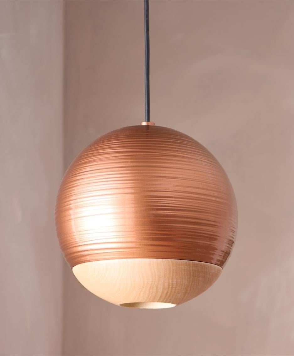 Italian detailed copper and beech globe lights In Excellent Condition For Sale In Malton, GB