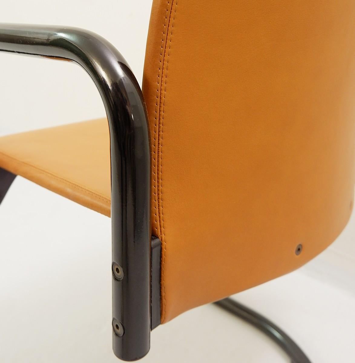 Moderne Chaise italienne en cuir « Logo » de Tobia &amp; Afra Scarpa, 24 disponibles