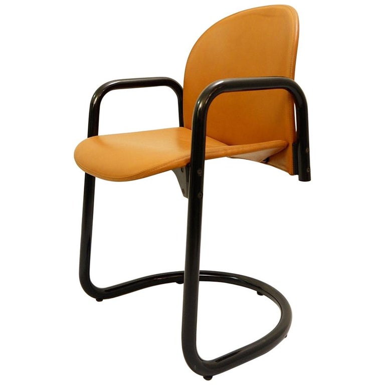 Italian "Dialogo" Leather Chair by Tobia & Afra Scarpa, 24 Available For Sale