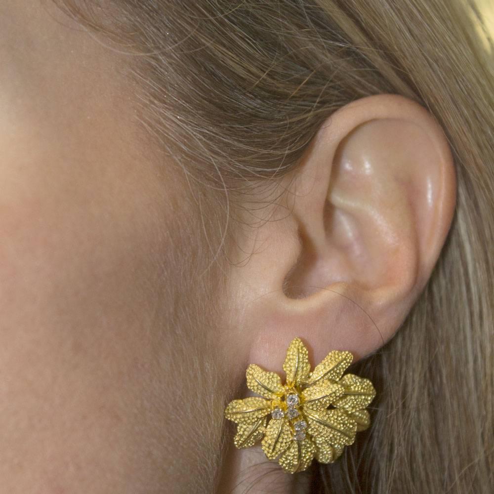 Round Cut Italian Diamond 18 Karat Yellow Gold Floral Earrings